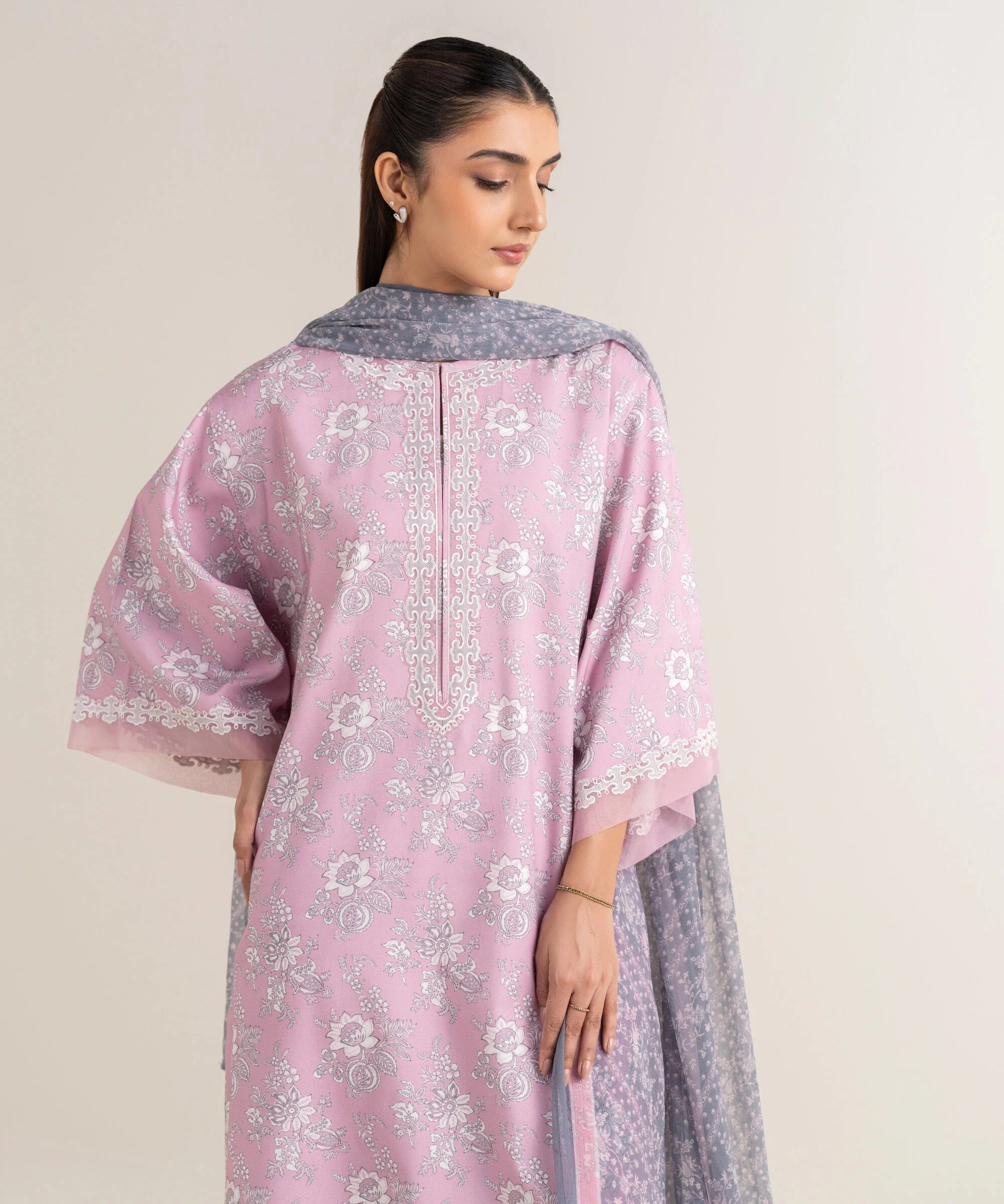 Sapphire 3Pc Embroidered Lawn Suit 0000EDYCODE8 gulbuy.com