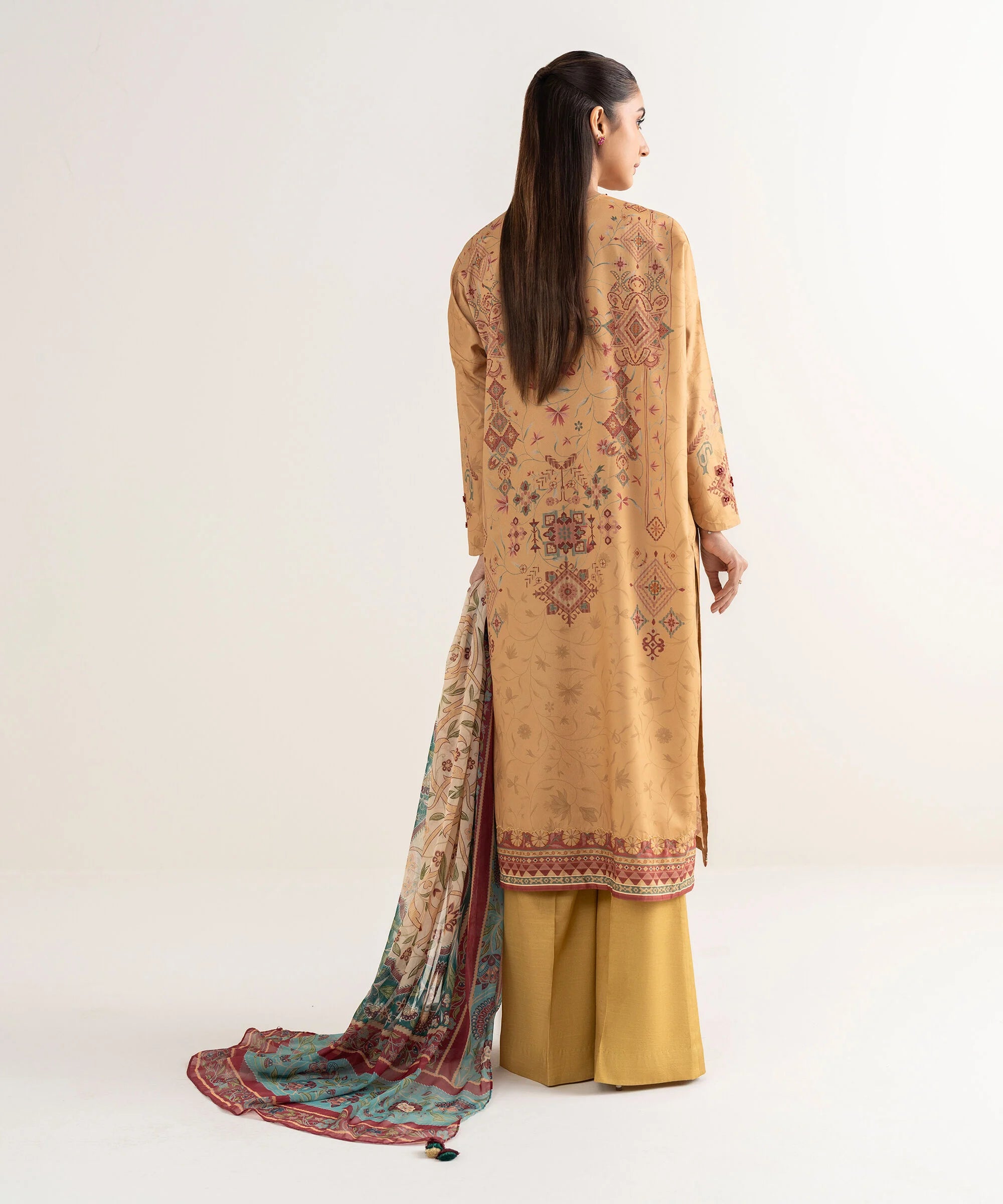 Sapphire 3Pc Embroidered Lawn Suit 000EDDCODE17 gulbuy.com