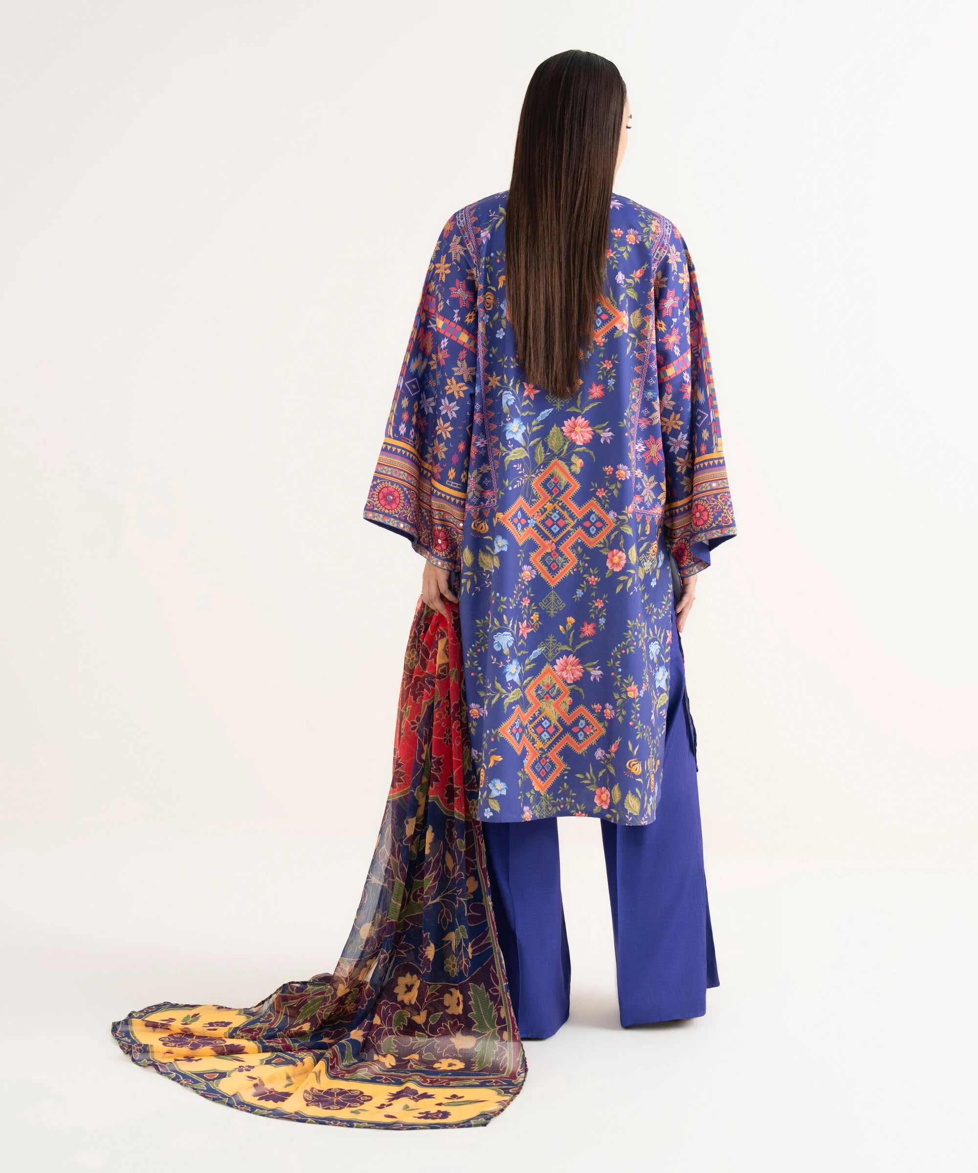 Sapphire 3Pc Embroidered Lawn Suit 000EDDCODE18 gulbuy.com