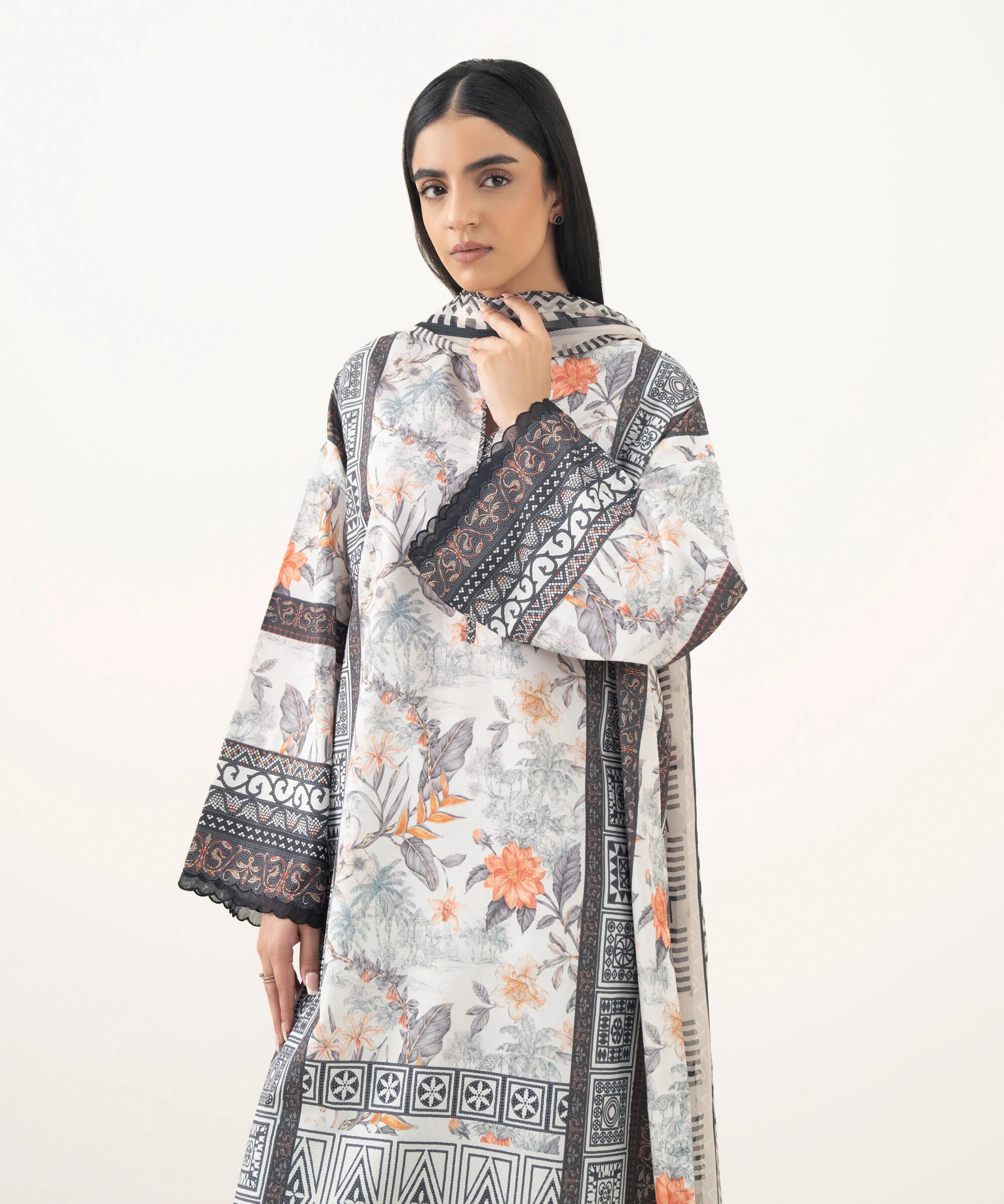 Sapphire 3Pc Embroidered Lawn Suit 000EDDCODE20 gulbuy.com