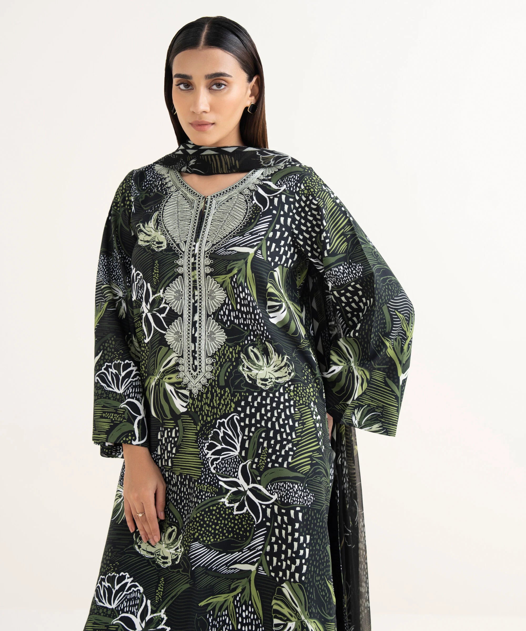 Sapphire 3Pc Embroidered Lawn Suit 000EDYCODE15 gulbuy.com