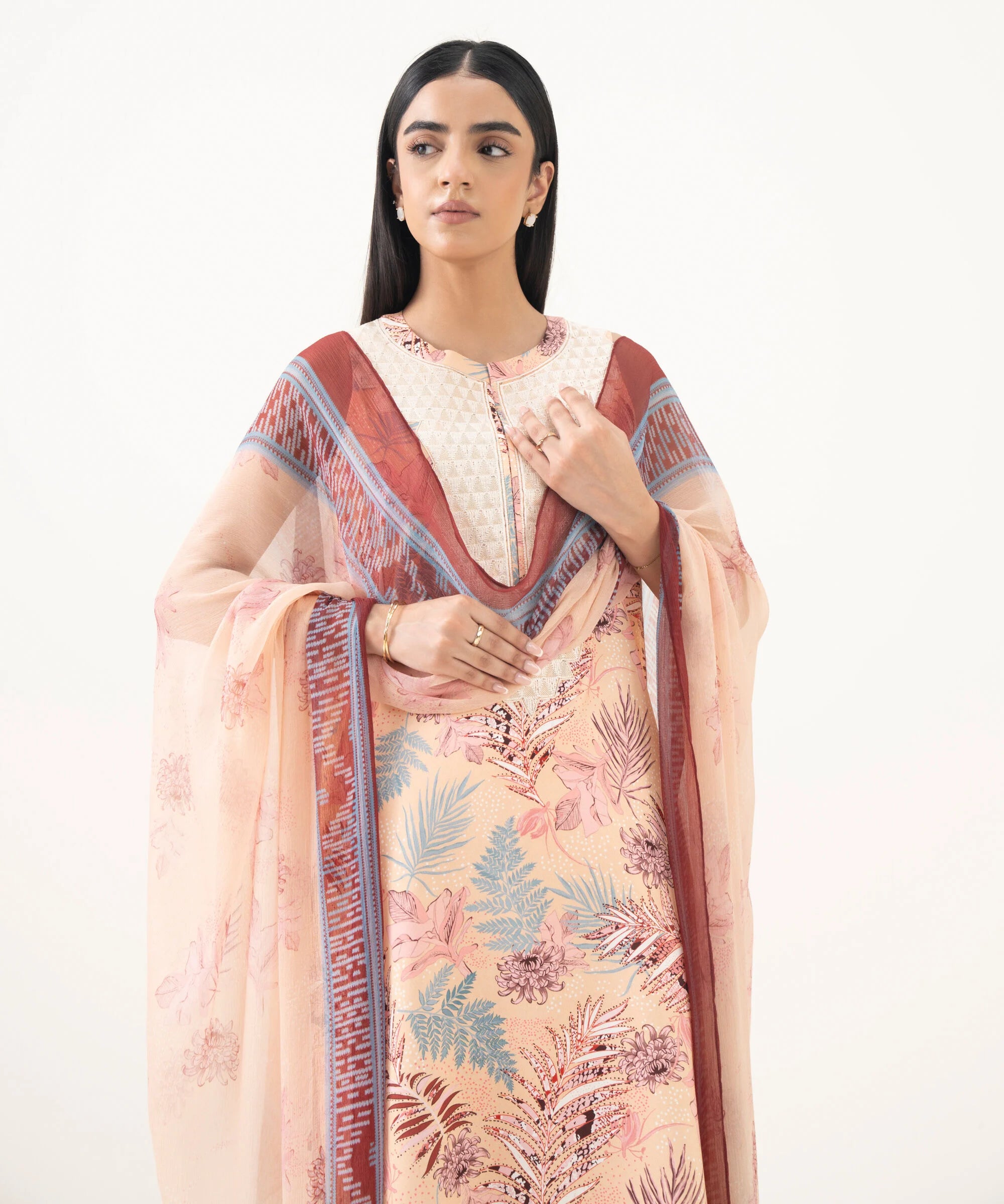 Sapphire 3Pc Embroidered Lawn Suit 000EDYCODE16 gulbuy.com