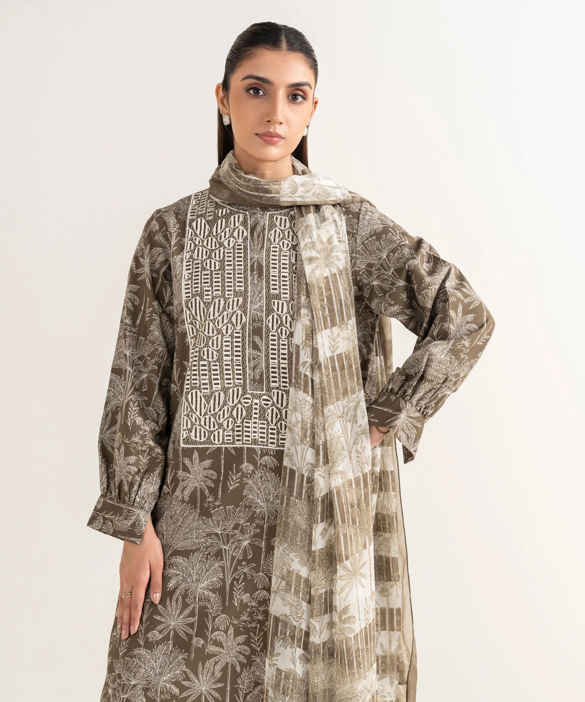 Sapphire 3Pc Embroidered Lawn Suit 000EDYCODE17 gulbuy.com