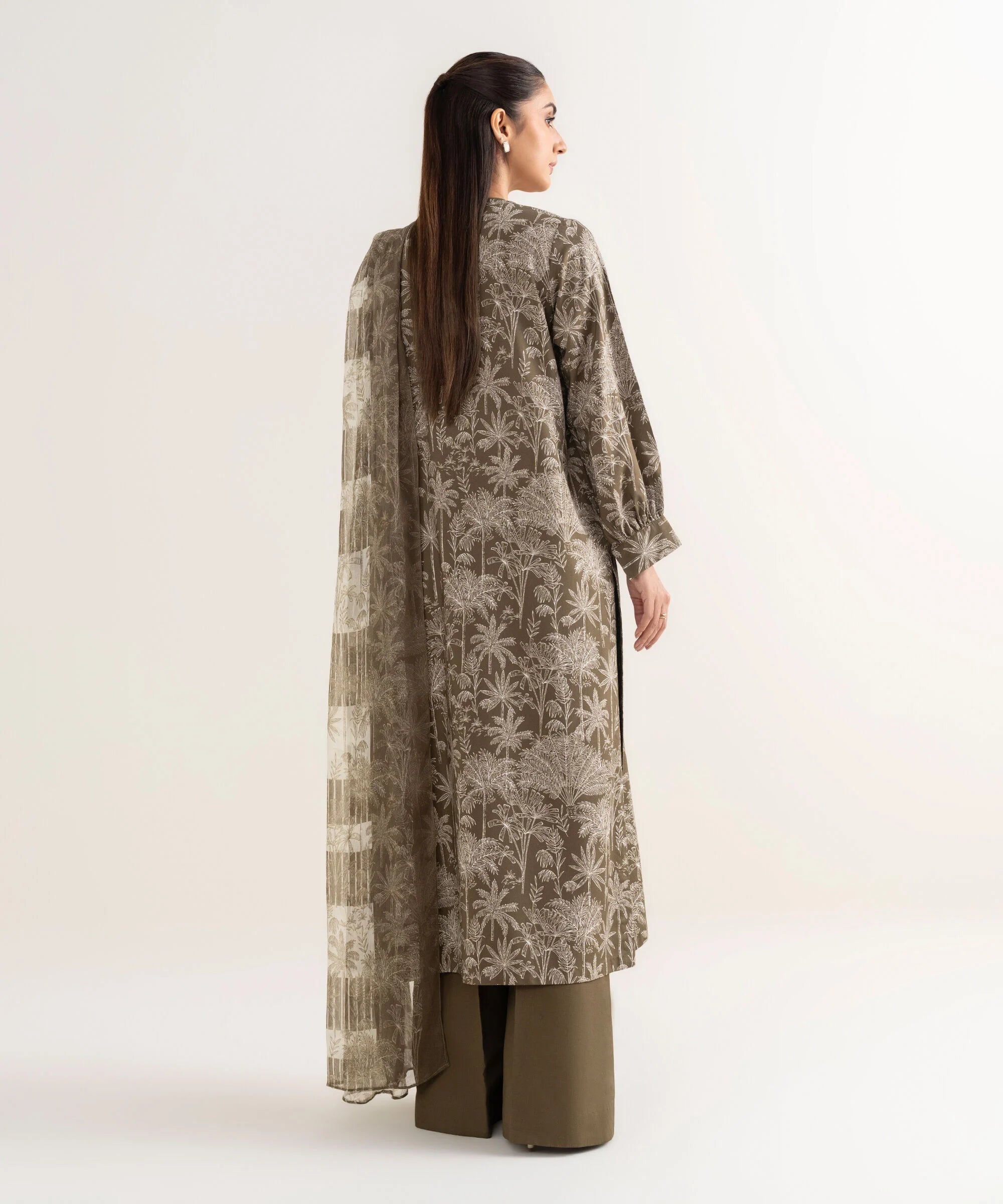 Sapphire 3Pc Embroidered Lawn Suit 000EDYCODE17 gulbuy.com