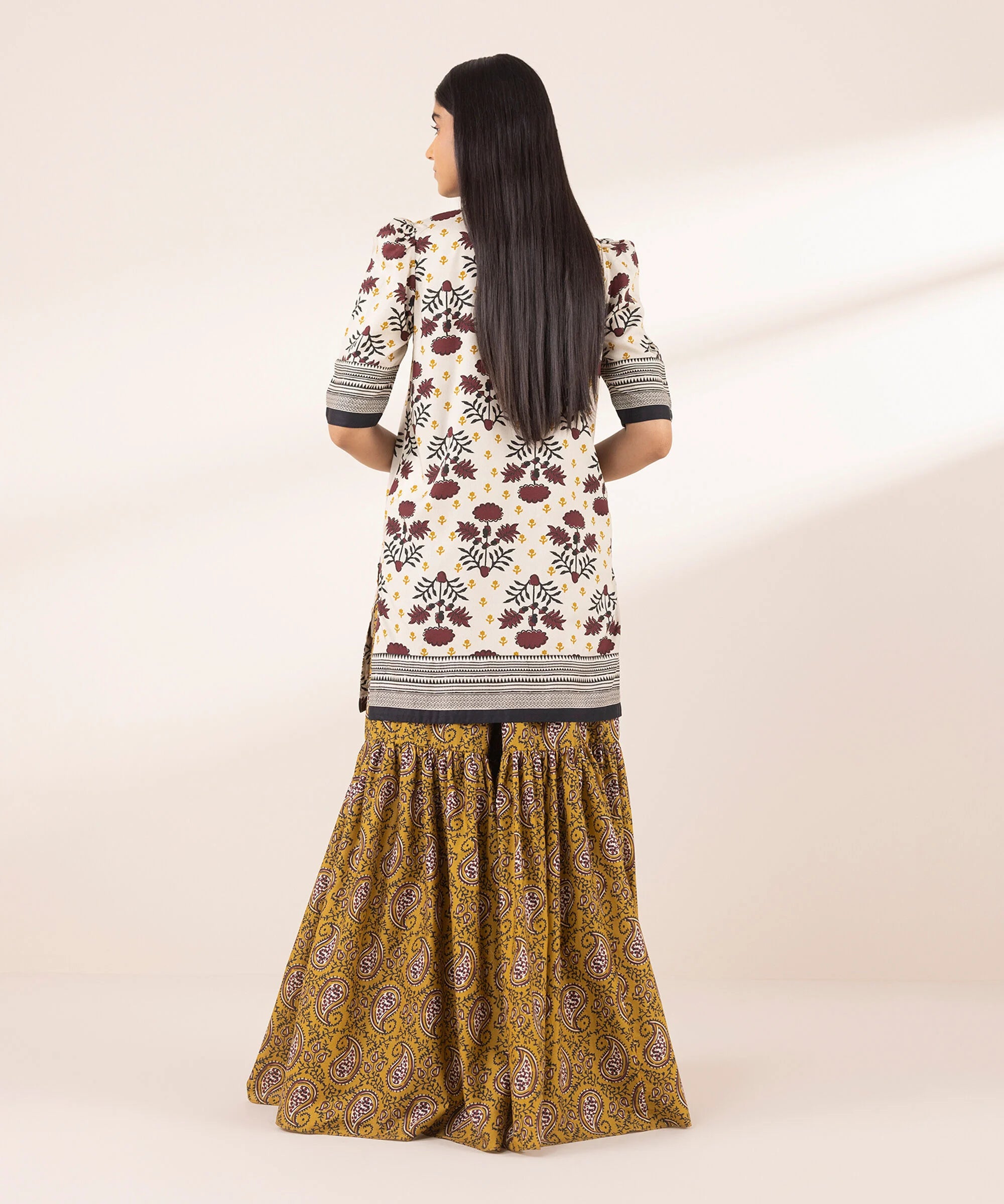 Sapphire 2Pc Printed Lawn Suit 003PPRW25V14-999 gulbuy.com