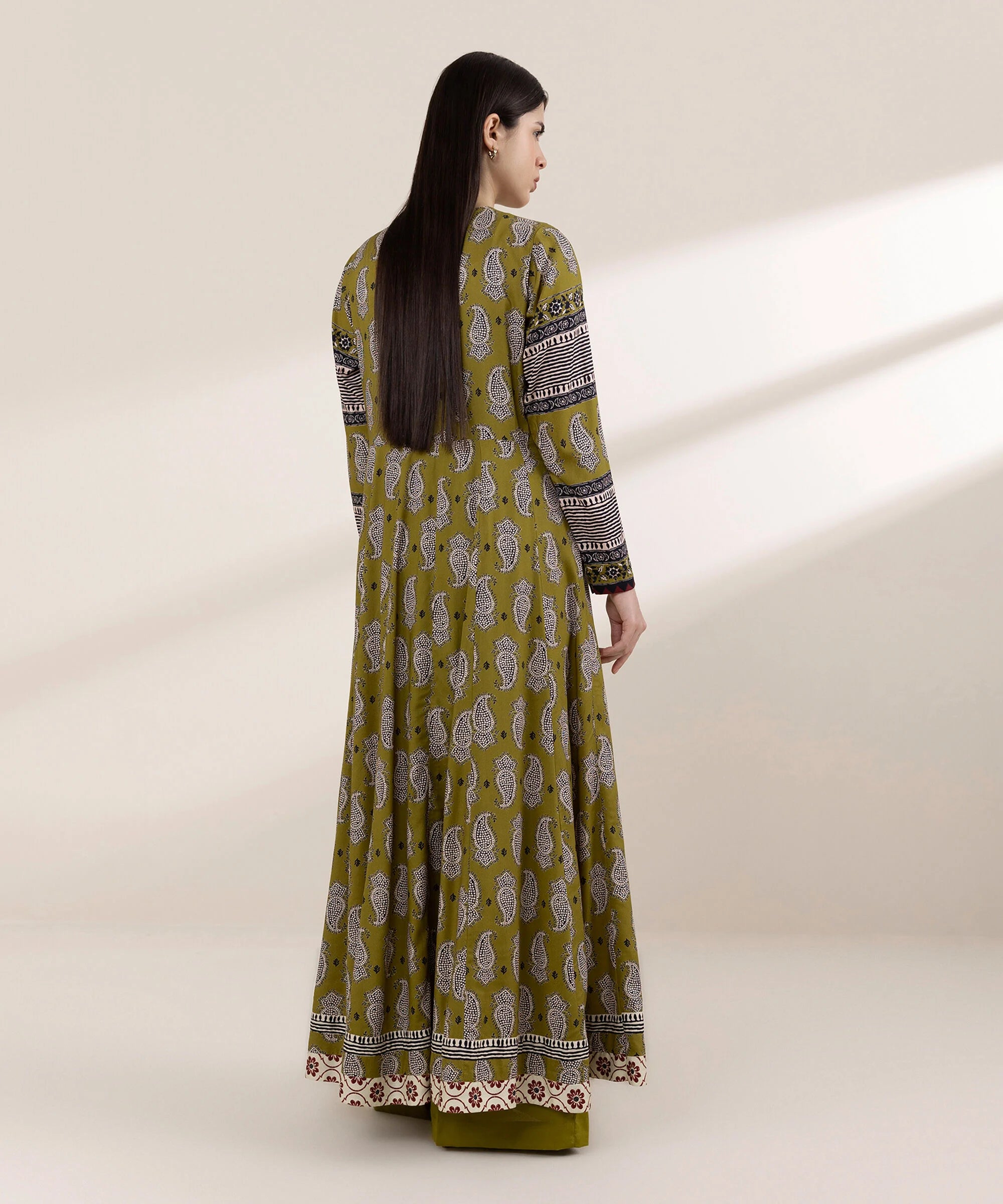 Sapphire 2Pc Printed Lawn Suit 003PPRW25V18-999 gulbuy.com