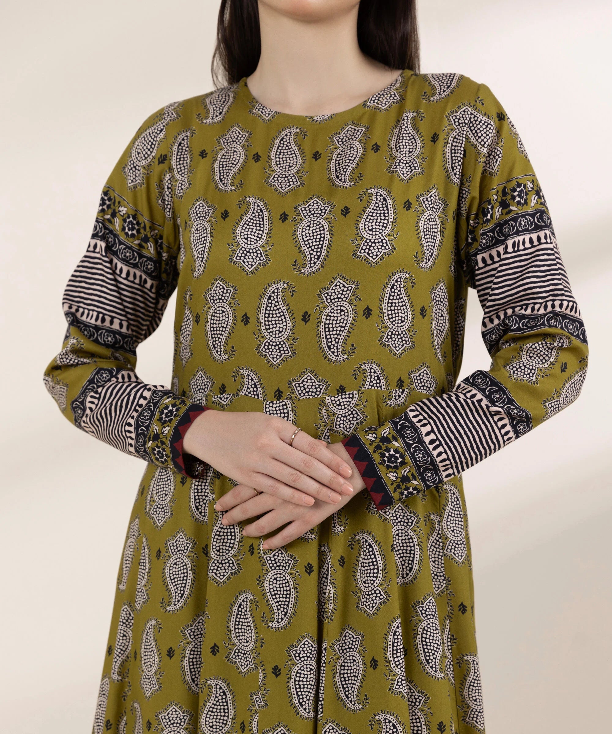 Sapphire 2Pc Printed Lawn Suit 003PPRW25V18-999 gulbuy.com