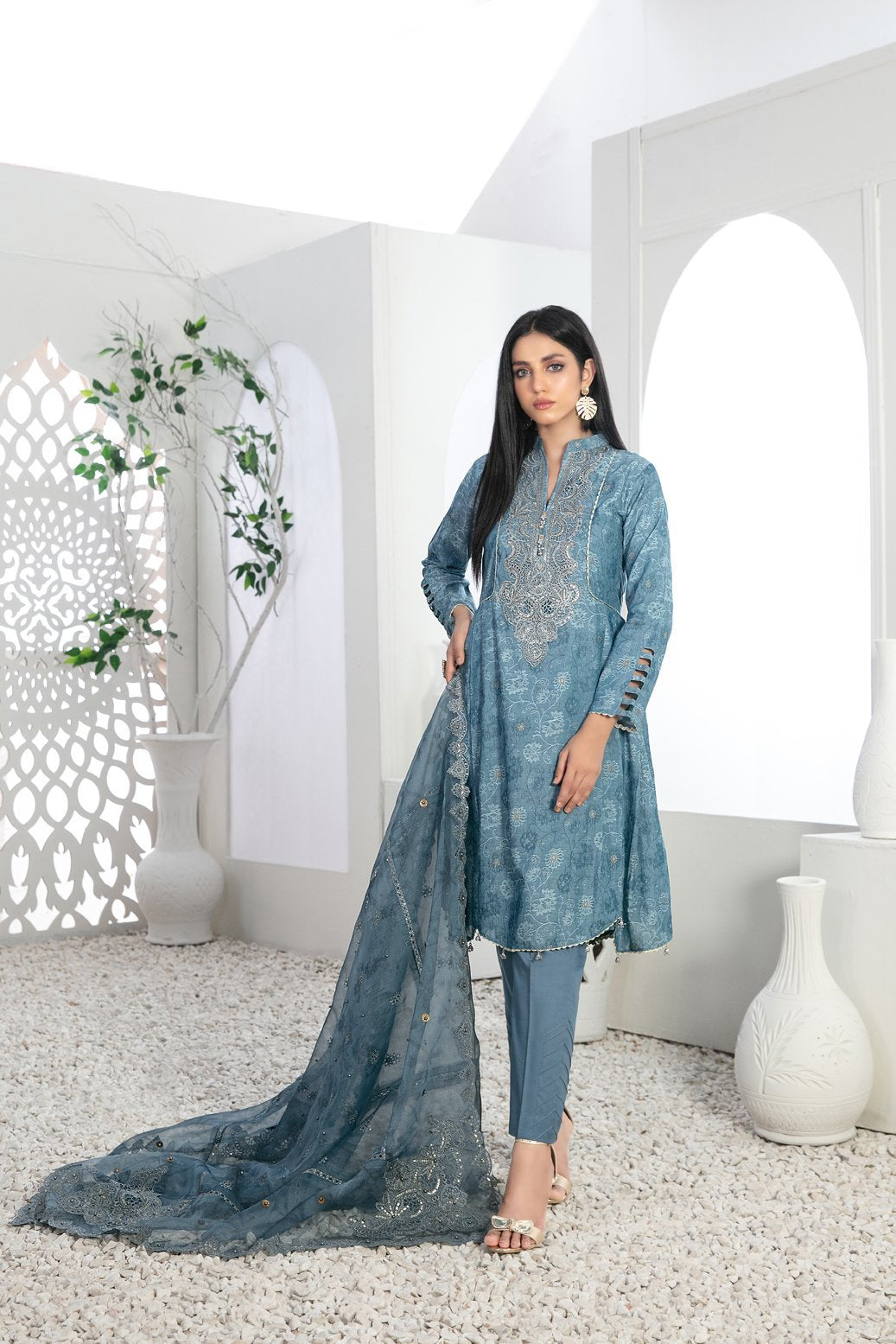 Tawakkal 3 Piece Embroidered Lawn Suit (D-9142)