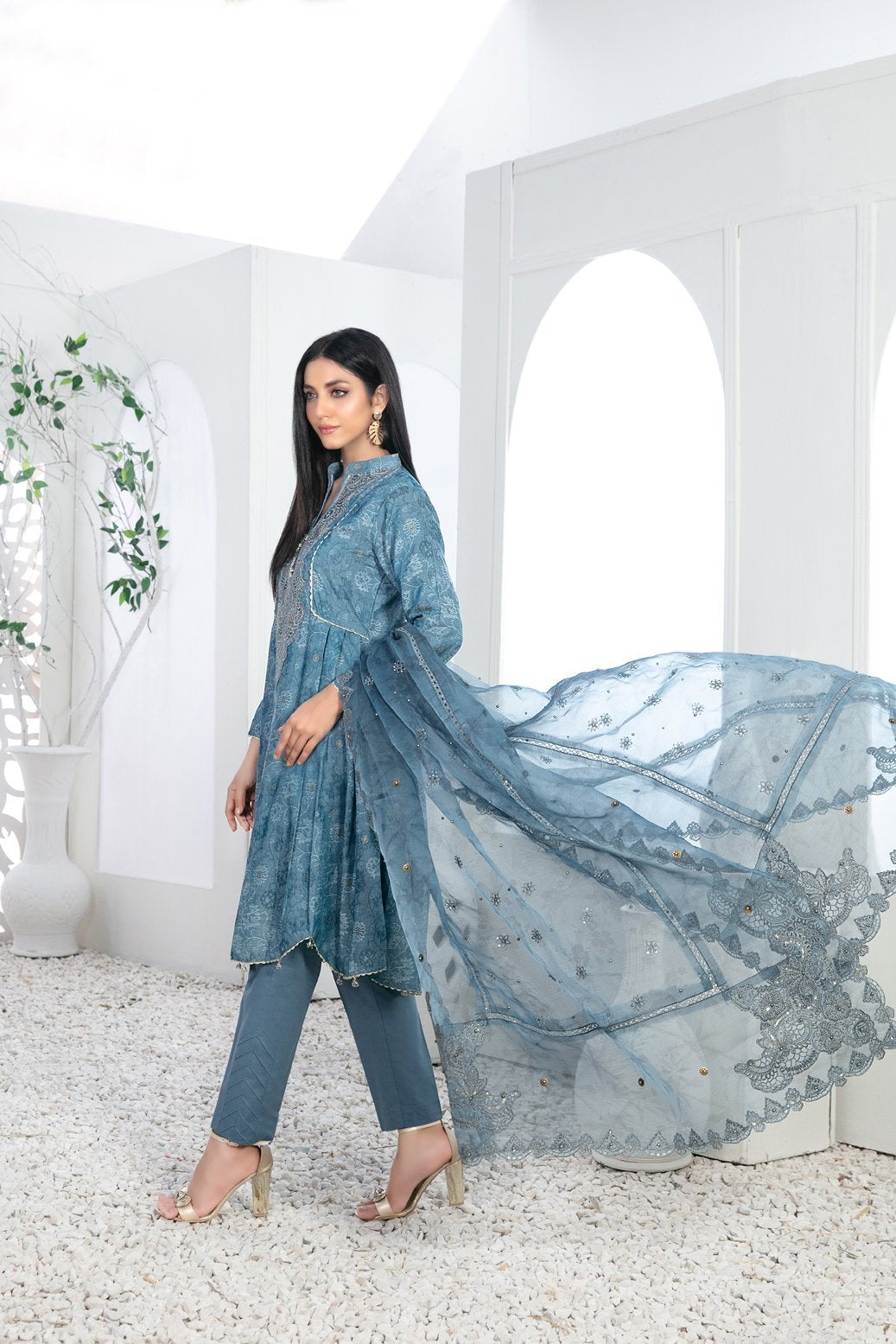 Tawakkal 3 Piece Embroidered Lawn Suit (D-9142)