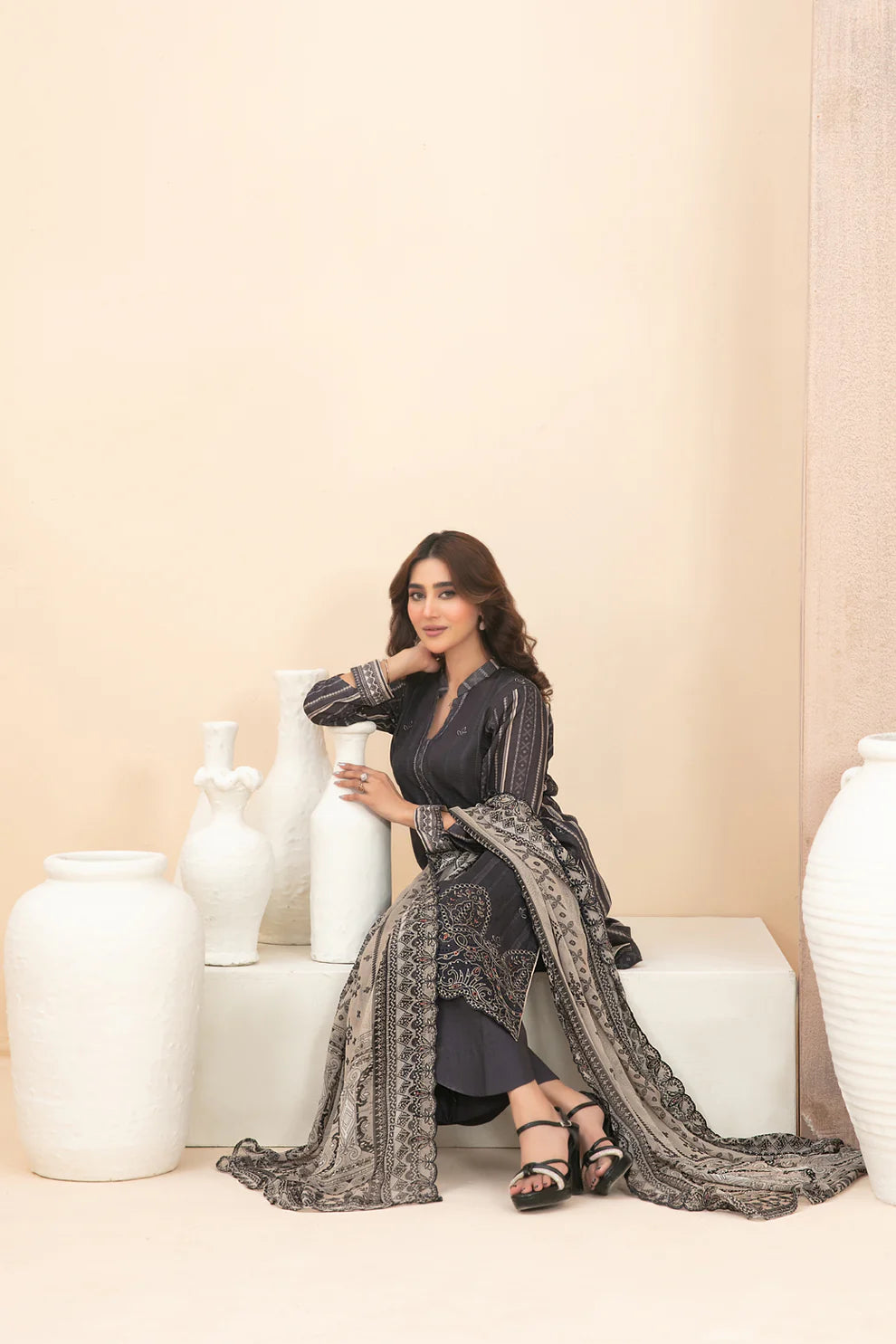 Tawakkal 3Pc Embroidered Lawn Suit D-1118 gulbuy.com