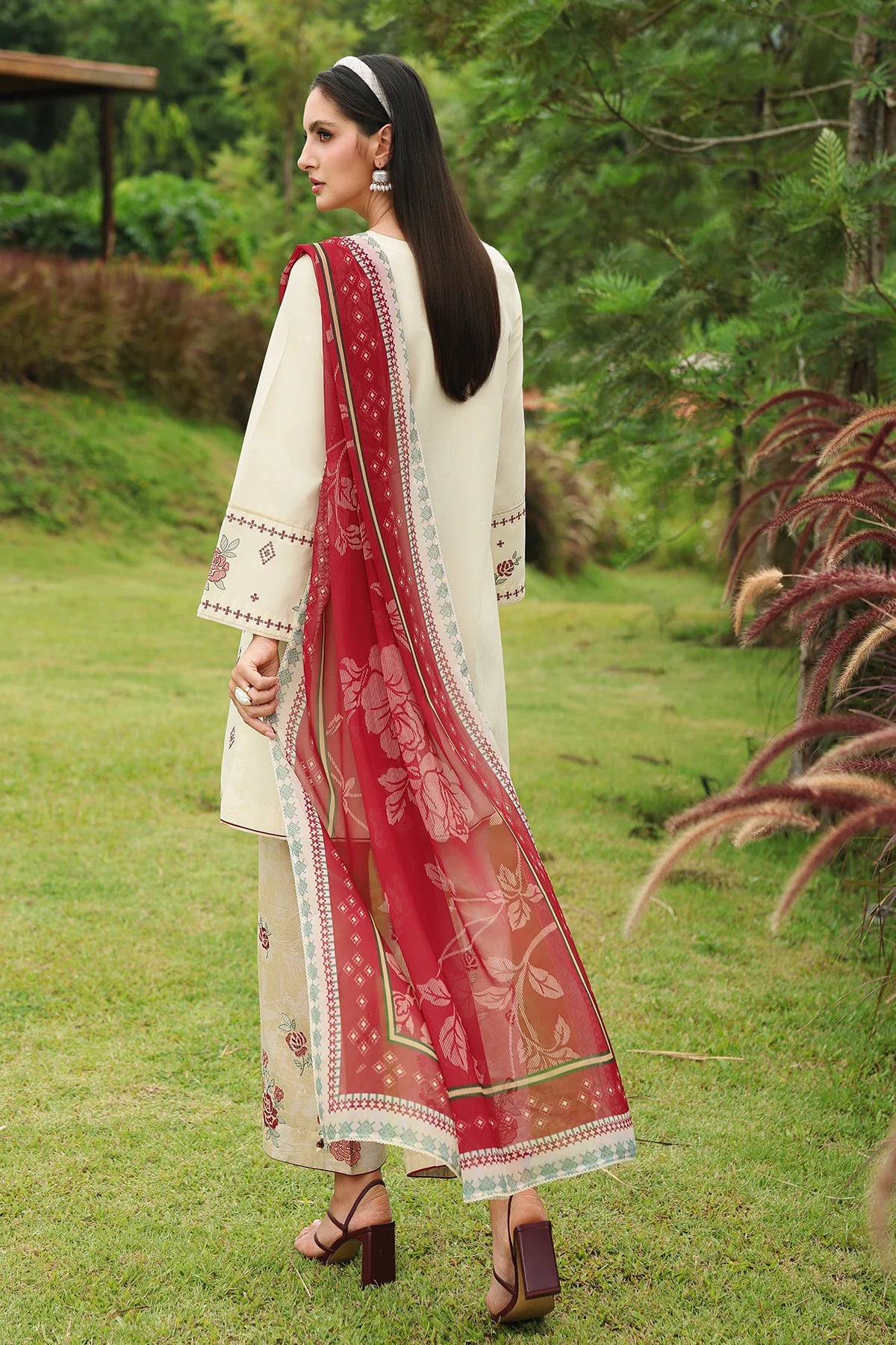 Jazmin 3Pc Embroidered Lawn Suit USE-9404