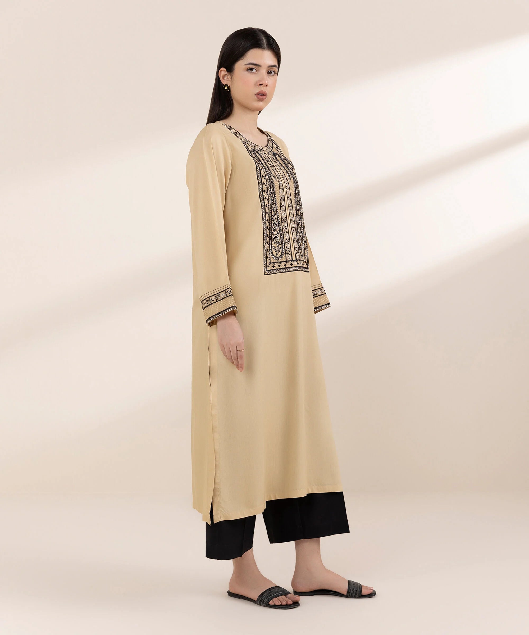Sapphire 2Pc Embroidered Lawn Suit 0PRESTW25V17_999 gulbuy.com
