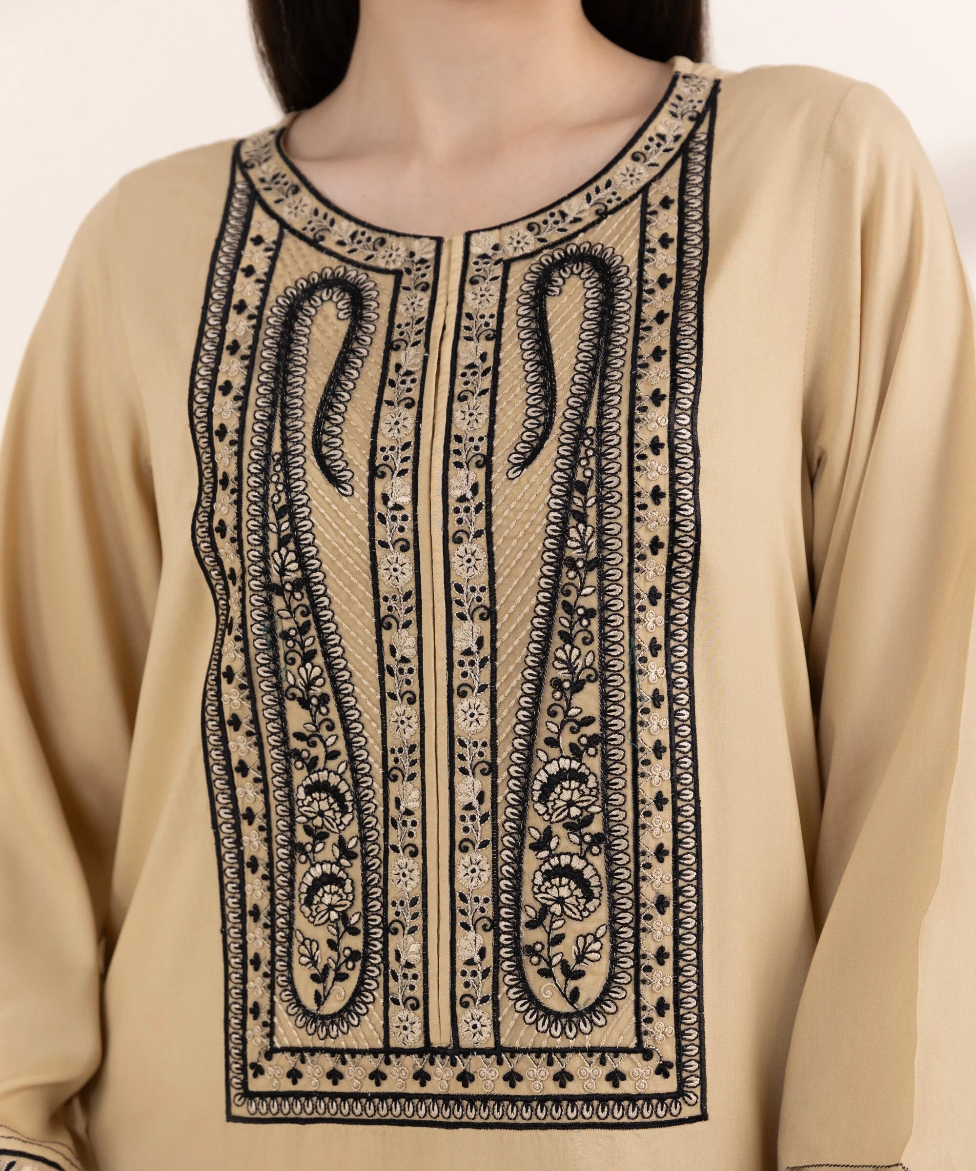 Sapphire 2Pc Embroidered Lawn Suit 0PRESTW25V17_999 gulbuy.com