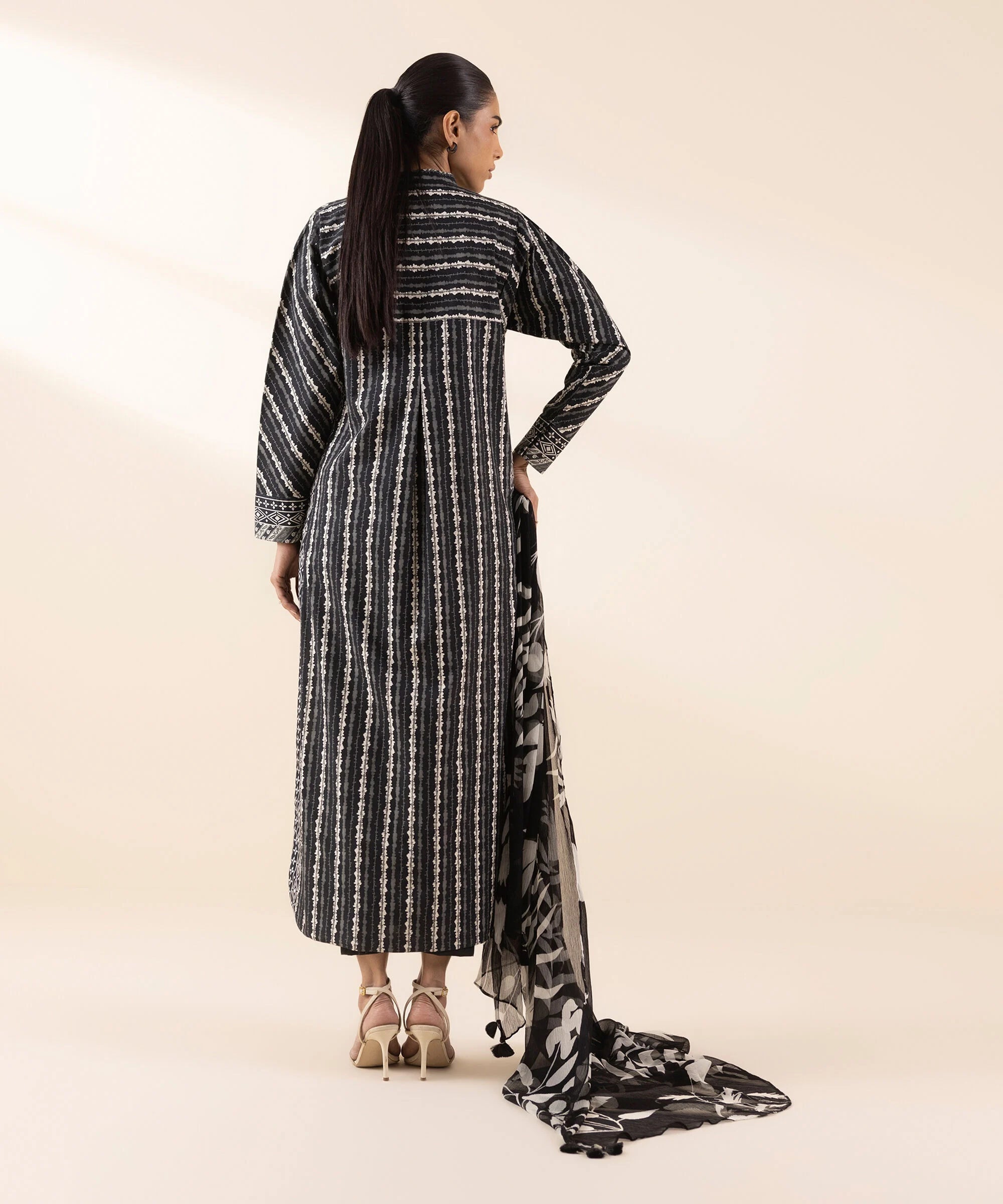Sapphire 3Pc Printed Lawn Suit 0U3PDY25V421 gulbuy.com