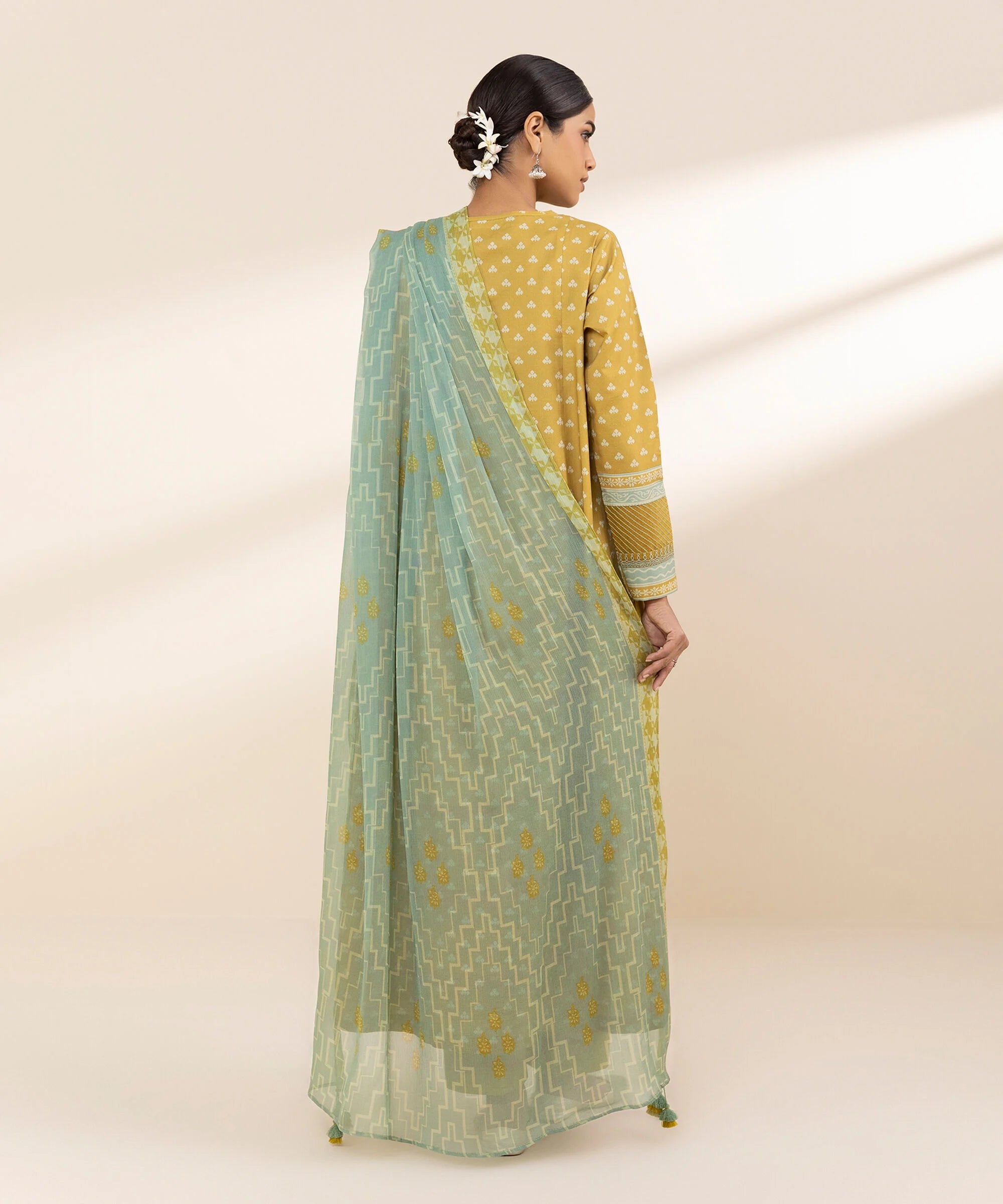 Sapphire 3Pc Embroidered Lawn Suit 0U3PDY25V436 gulbuy.com