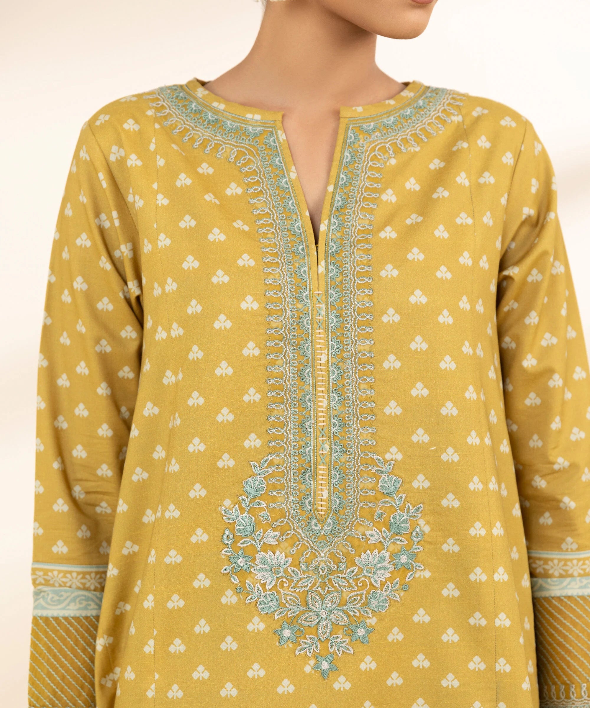 Sapphire 3Pc Embroidered Lawn Suit 0U3PDY25V436 gulbuy.com