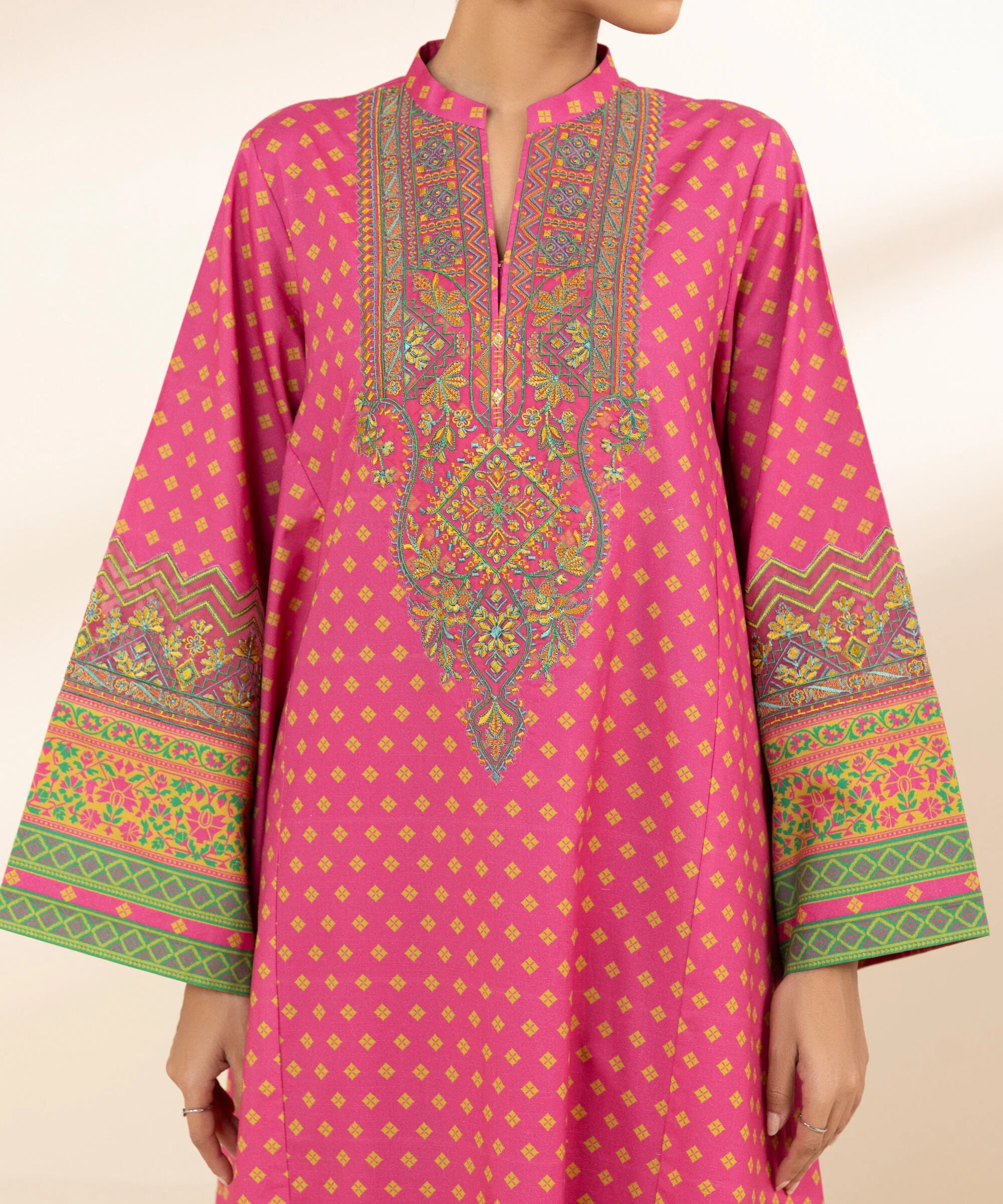 Sapphire 3Pc Embroidered Lawn Suit 0U3PDY25V437 gulbuy.com
