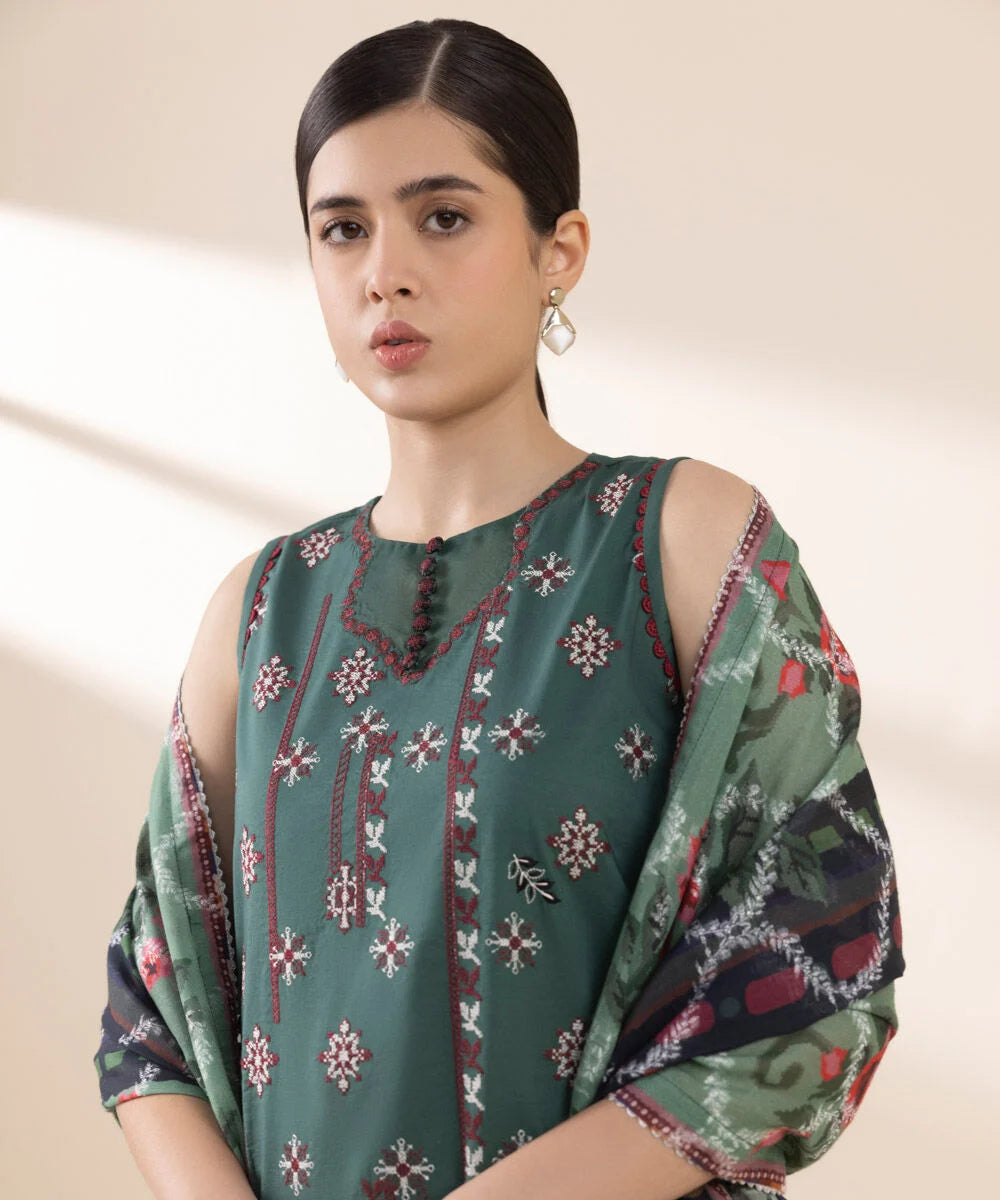 Sapphire 3Pc Embroidered Lawn Suit 0U3PEJQ25V27 gulbuy.com