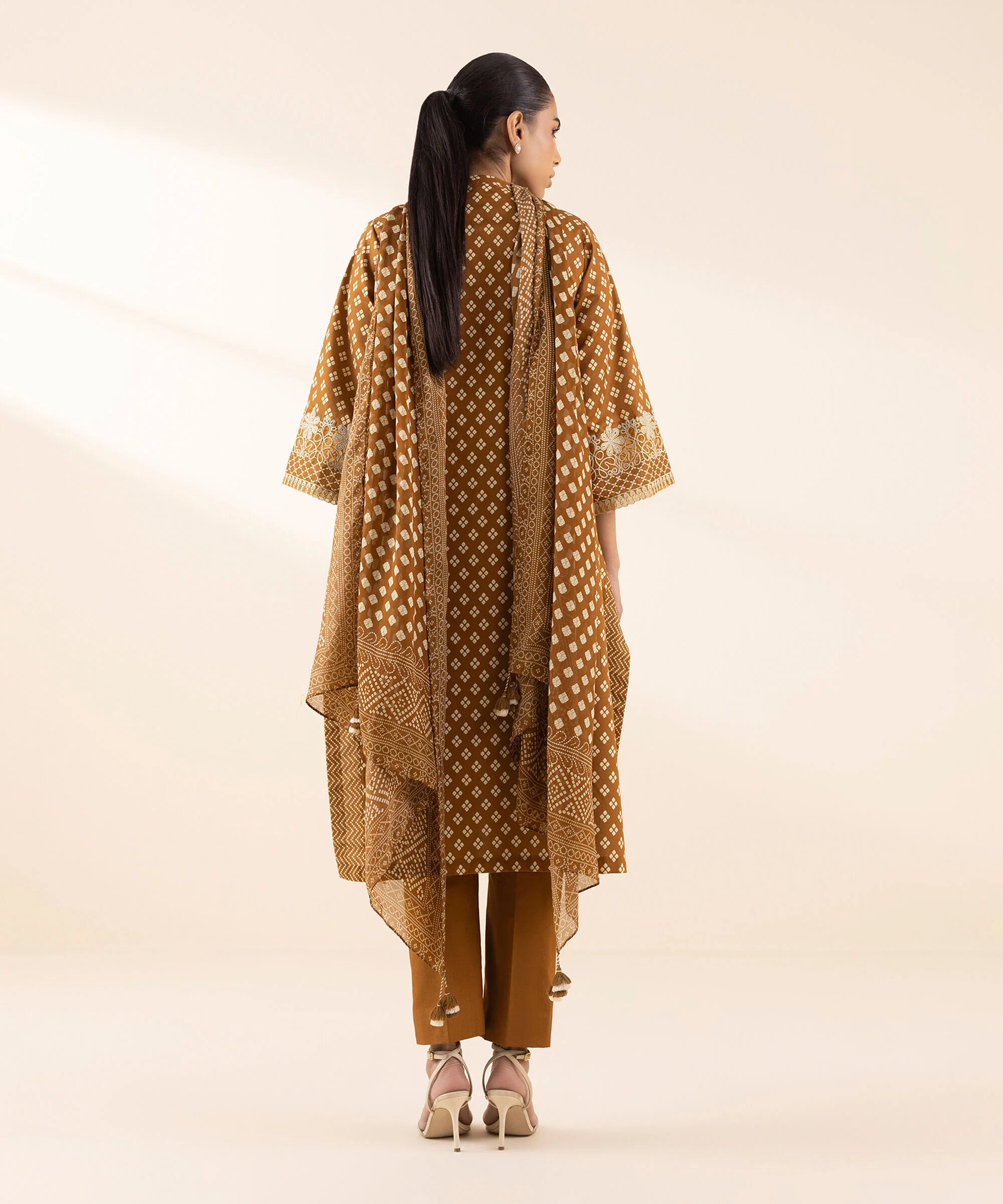 Sapphire 3Pc Embroidered Lawn Suit 0U3PESG25V44 gulbuy.com
