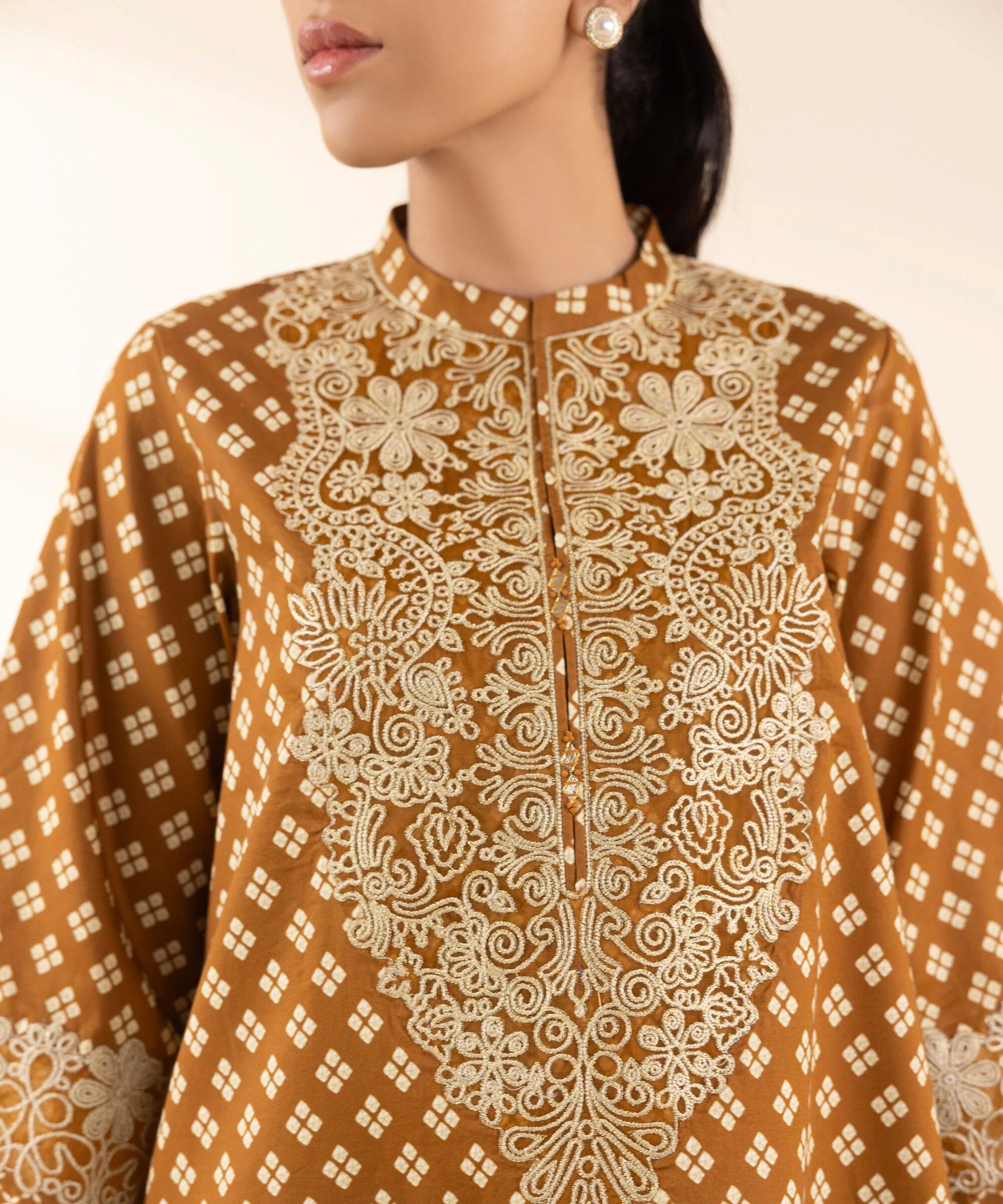 Sapphire 3Pc Embroidered Lawn Suit 0U3PESG25V44 gulbuy.com