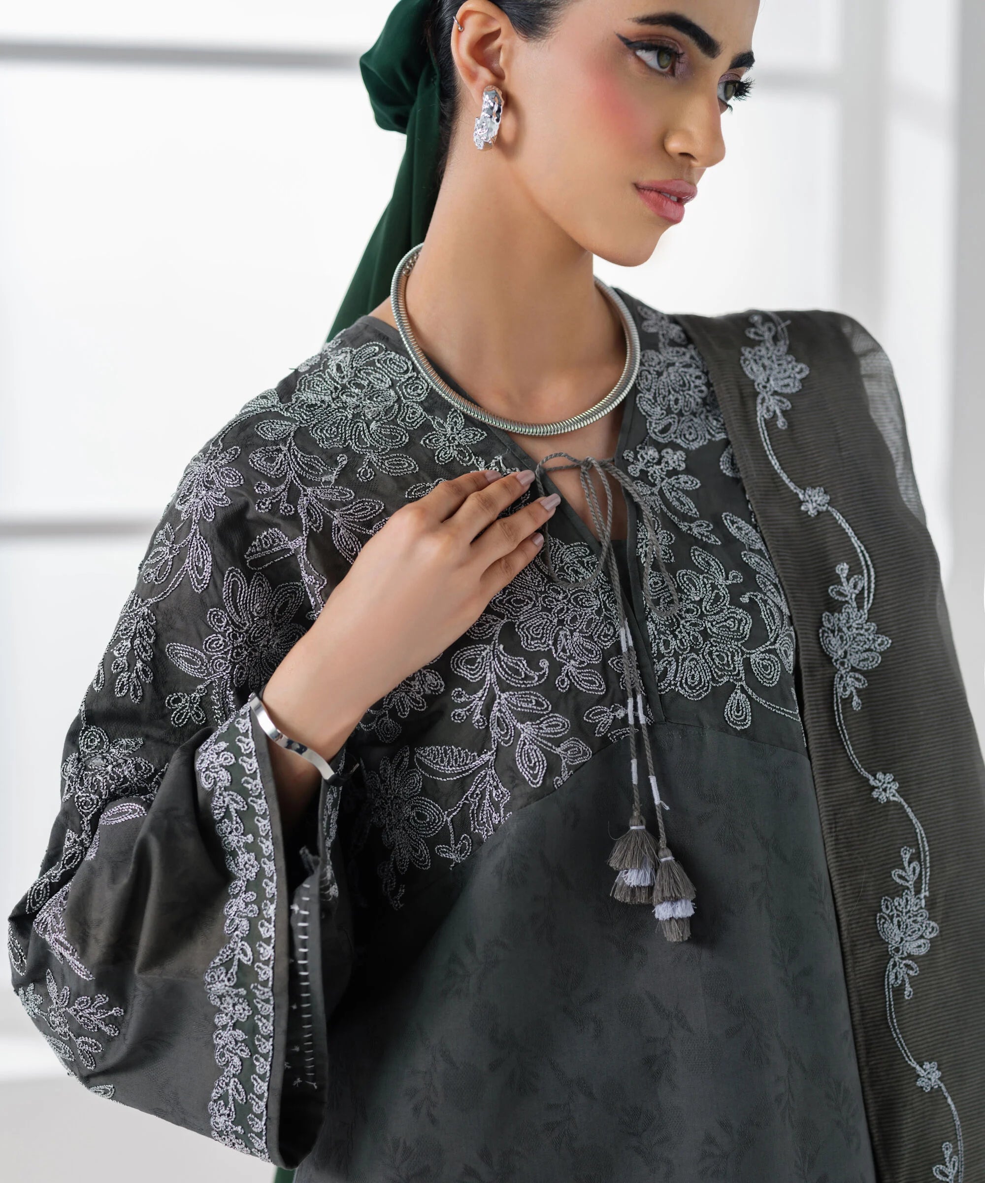 Sapphire 3Pc Embroidered Lawn Suit 0U3PEST25V48 gulbuy.com
