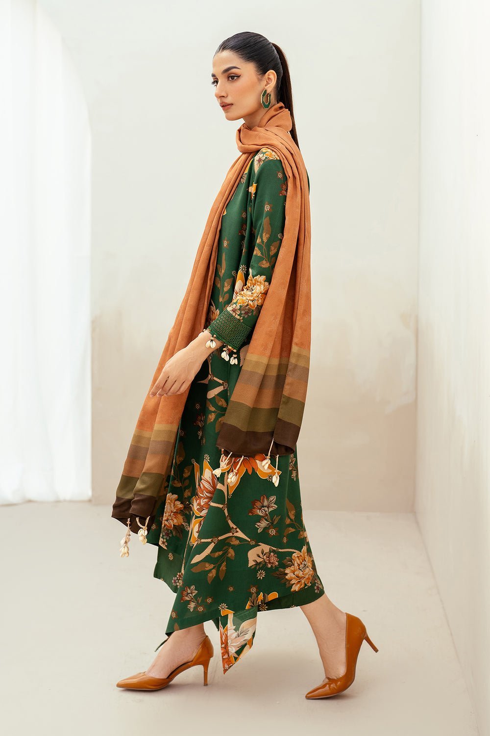 BAROQUE 3PC PRINTED KHADDAR UF-4019 gulbuy.com