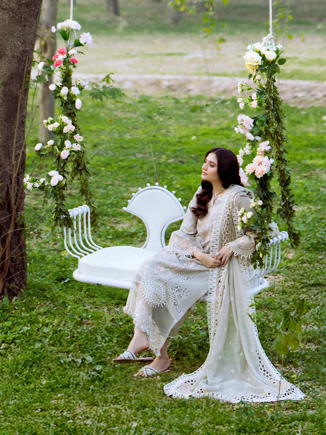Binilyas 3Pc Embroidered Lawn Suit 104-B gulbuy.com