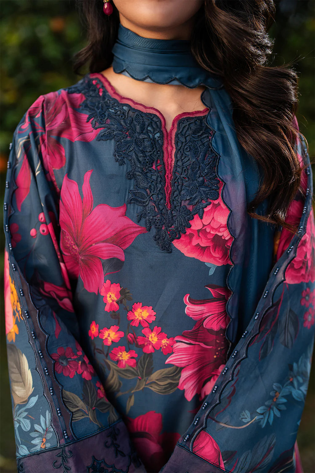 Iznik 3PC Embroidered Lawn Suit UE-401 gulbuy.com