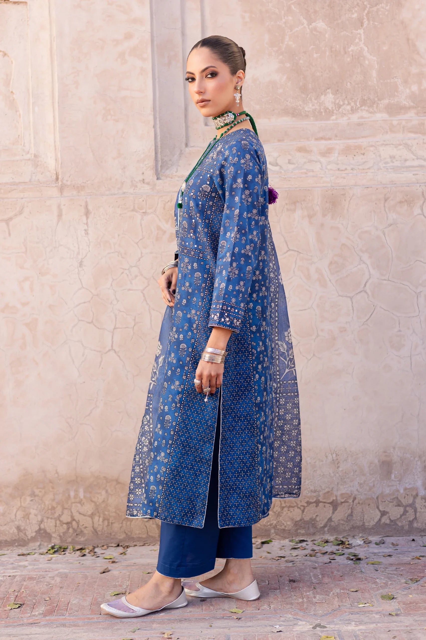 Batik 3Pc Embroidered Lawn Suit Arsh gulbuy.com