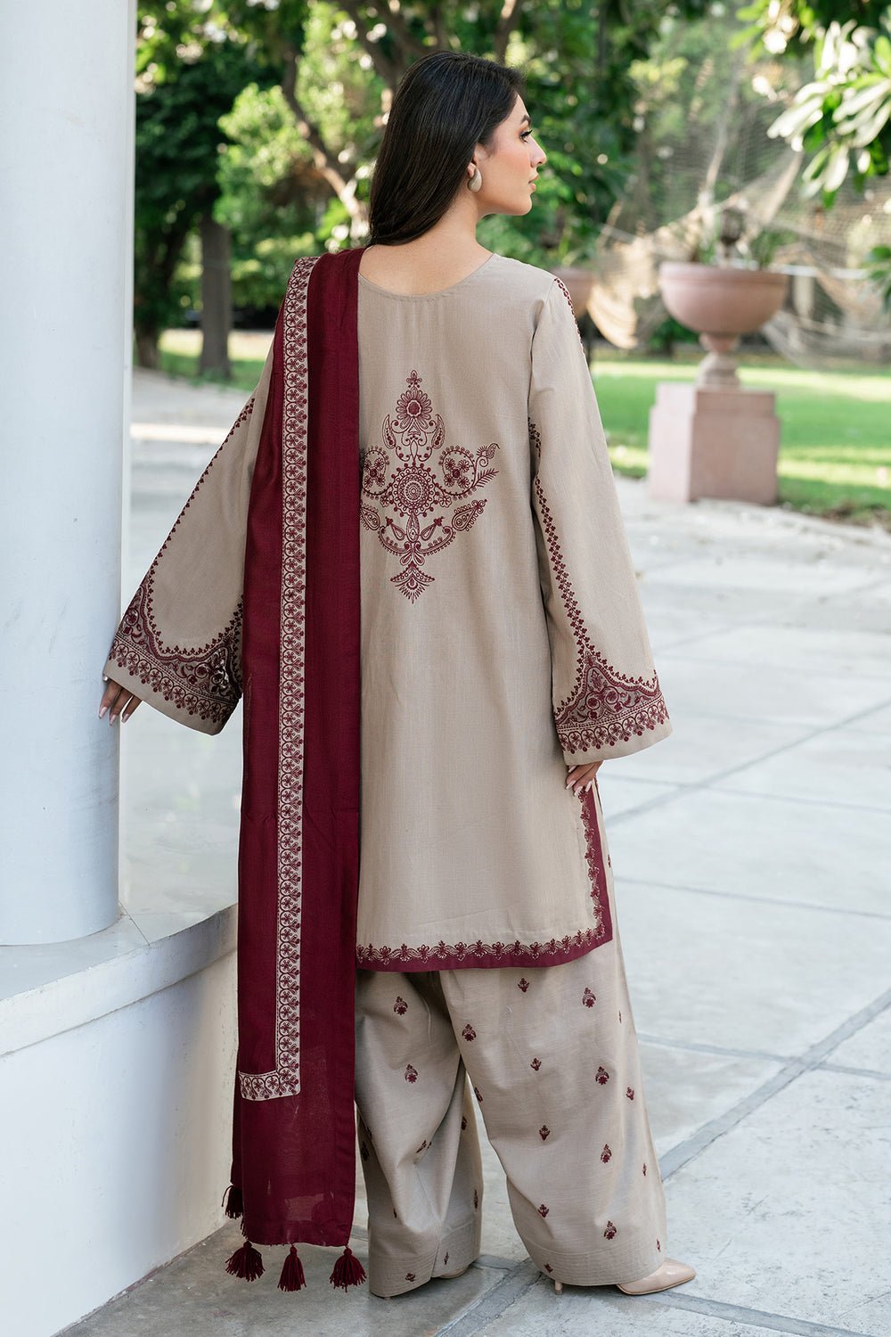 BAROQUE 3PC EMBROIDERED KHADDAR UF-4003 gulbuy.com