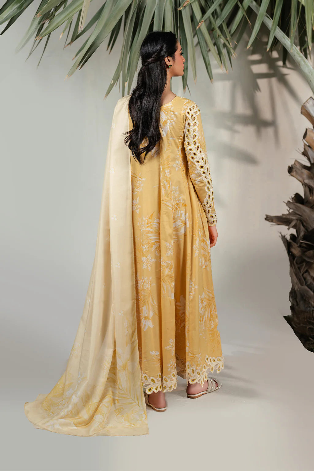 Iznik 3PC Embroidered Lawn Suit UE-397 gulbuy.com