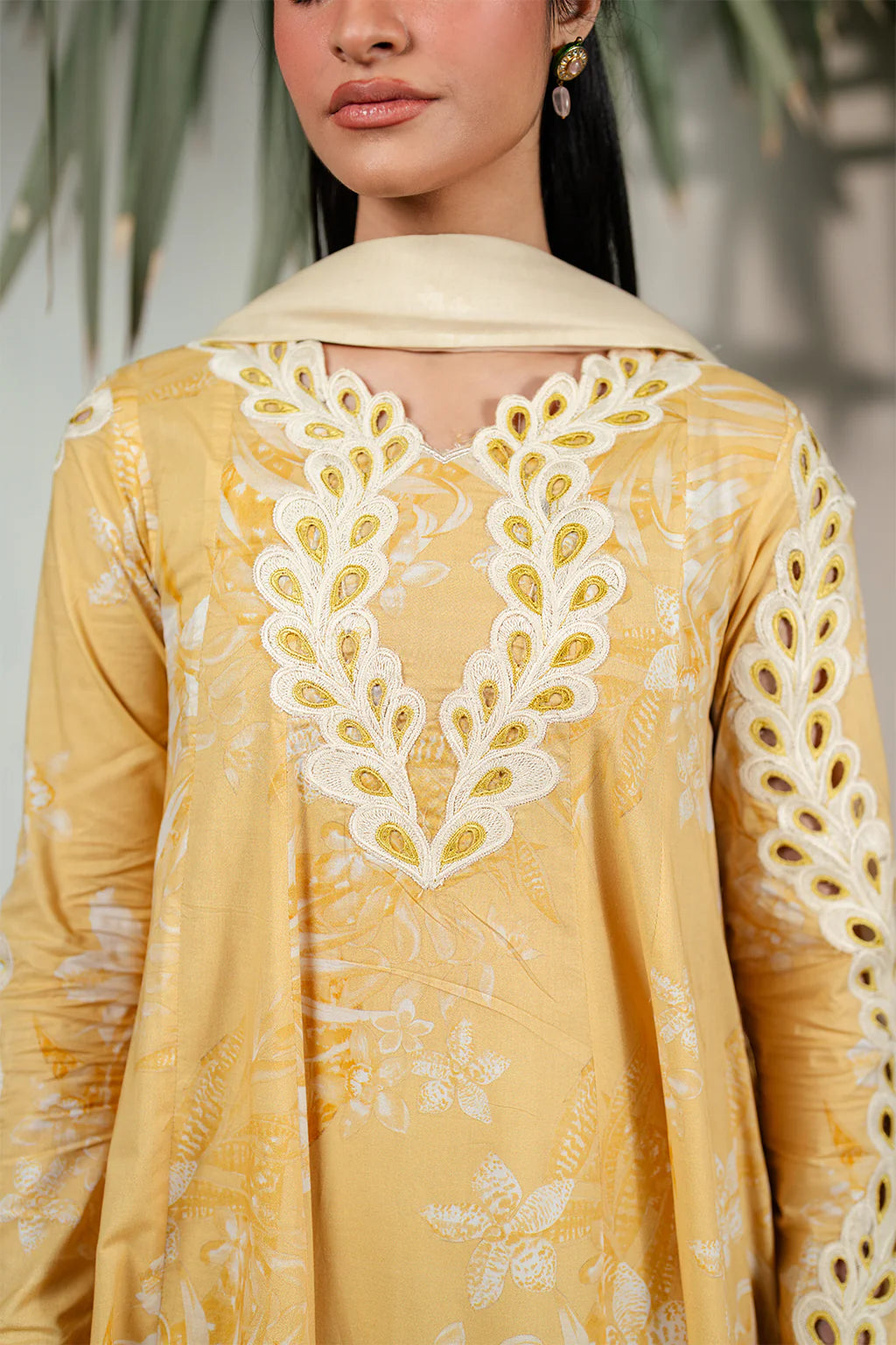 Iznik 3PC Embroidered Lawn Suit UE-397 gulbuy.com