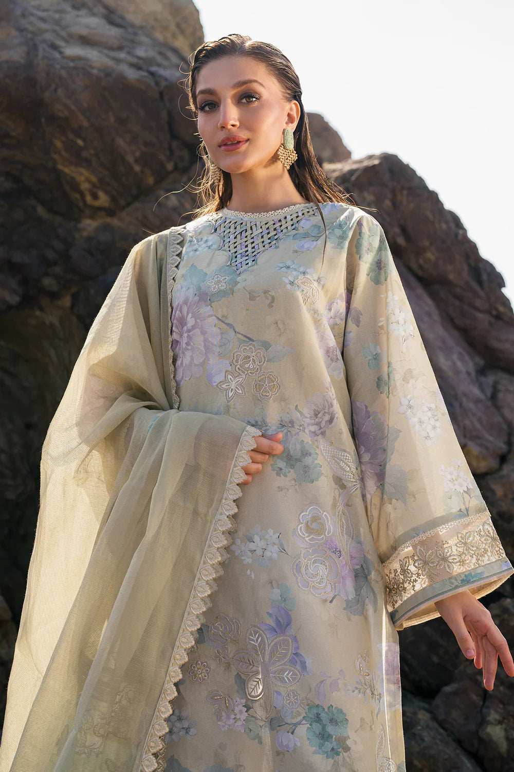 Baroque 3Pc Embroidered Lawn Suit UF-4112 gulbuy.com