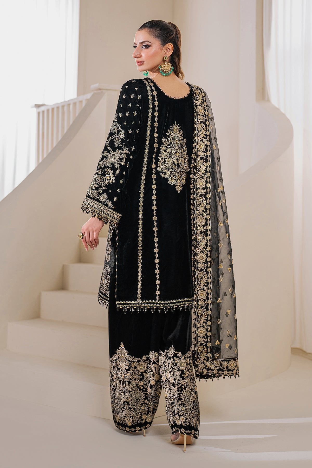 BAROQUE 3PC EMBROIDERED VELVET UF-760 gulbuy.com