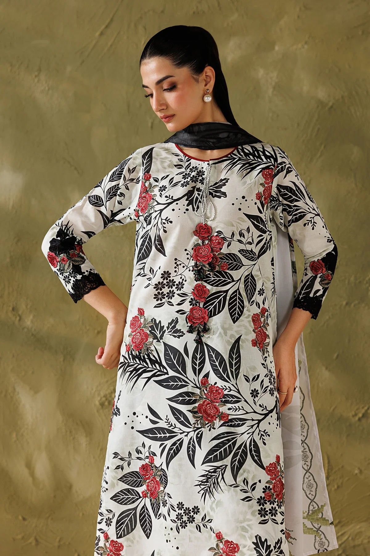 Baroque 3Pc Embroidered Lawn Suit UF-4505