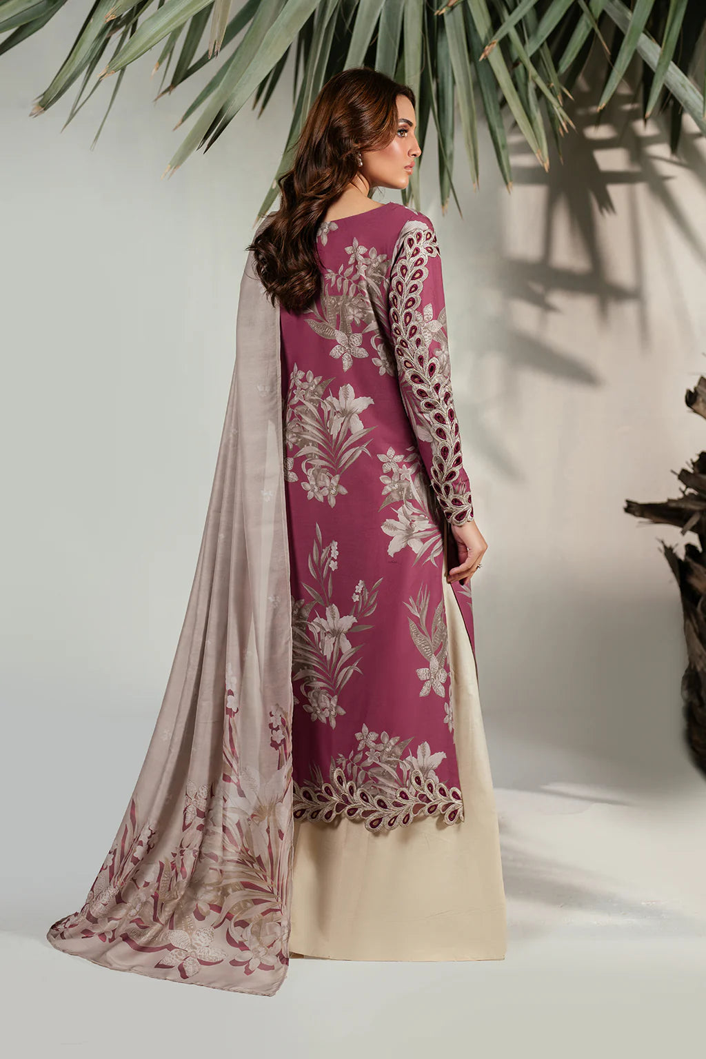 Iznik 3PC Embroidered Lawn Suit UE-396 gulbuy.com