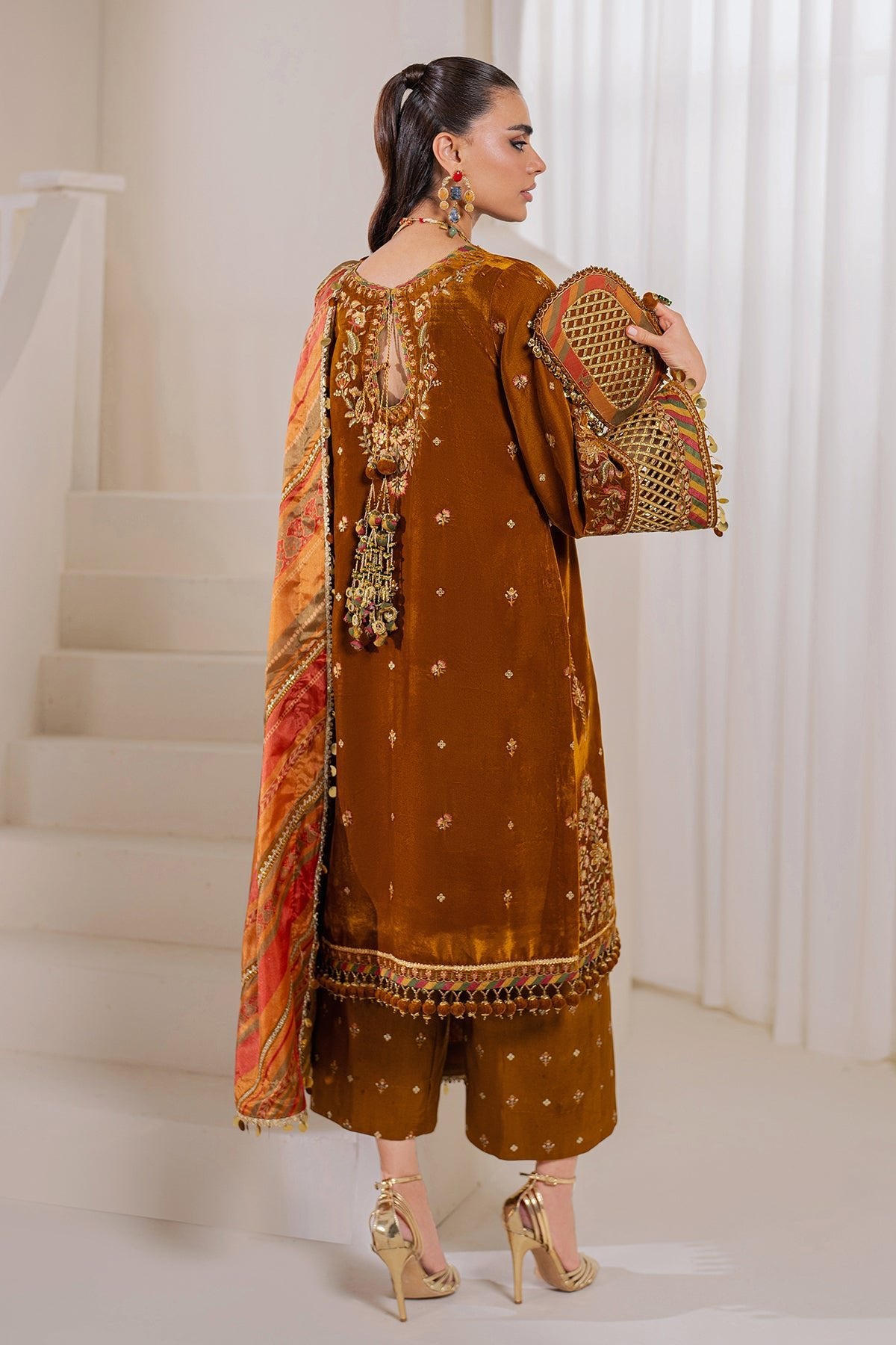 BAROQUE 3PC EMBROIDERED VELVET UF-761 gulbuy.com