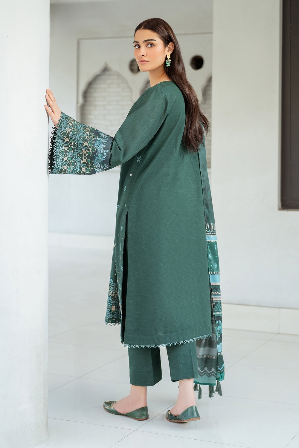BAROQUE 3PC EMBROIDERED KHADDAR UF-4005 gulbuy.com