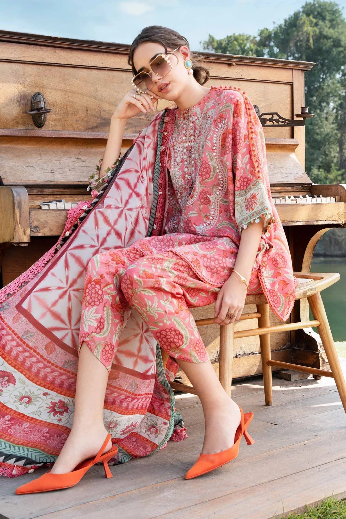 Maria B 3Pc Embroidered Lawn Suit MPT-2513-A gulbuy.com