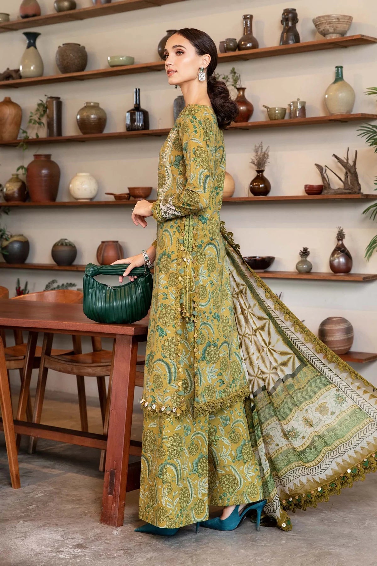 Maria B 3Pc Embroidered Lawn Suit MPT-2513-B gulbuy.com