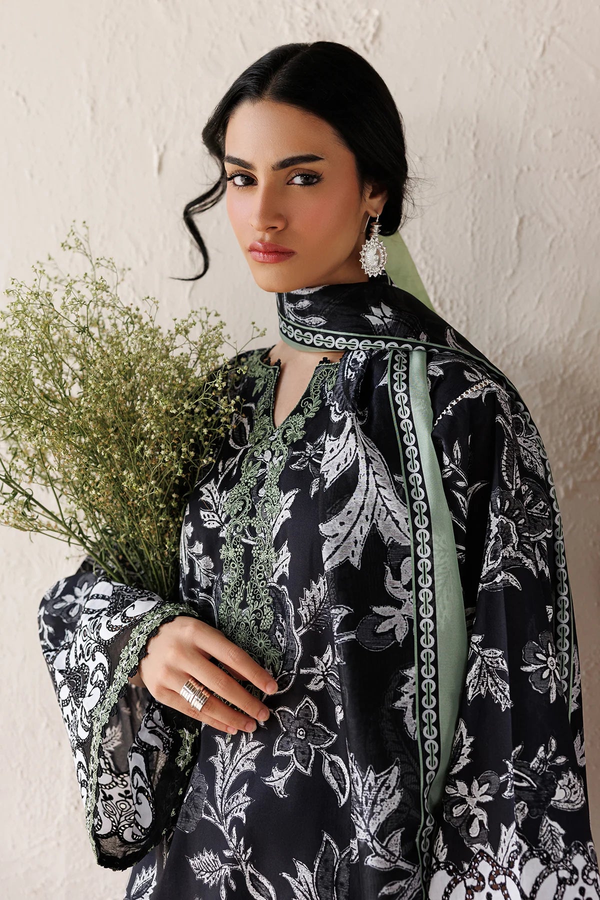 Baroque 3Pc Embroidered Lawn Suit UF-4515