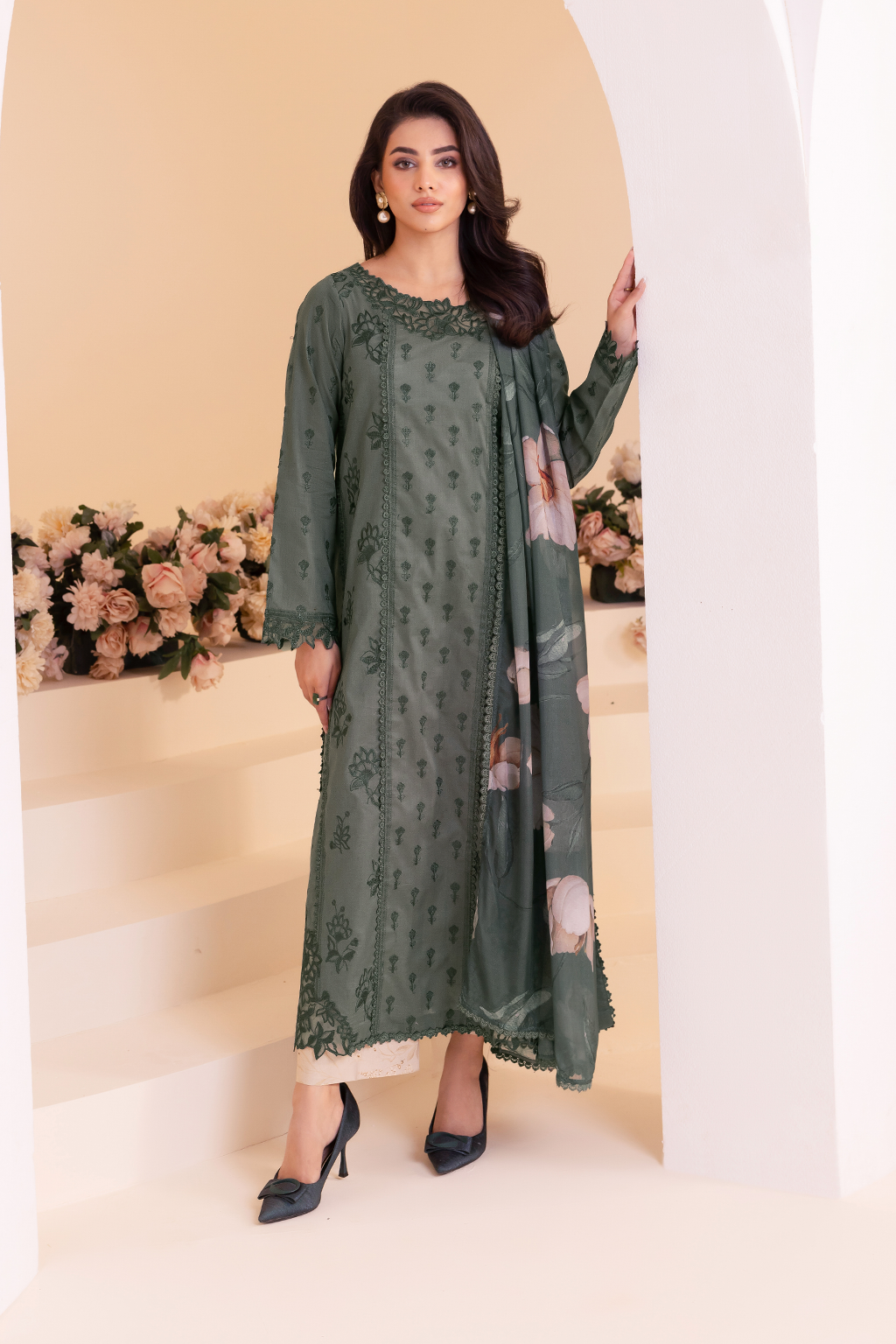 3 PIECE IZNIK EMBROIDERED LAWN SUIT (UE-259)