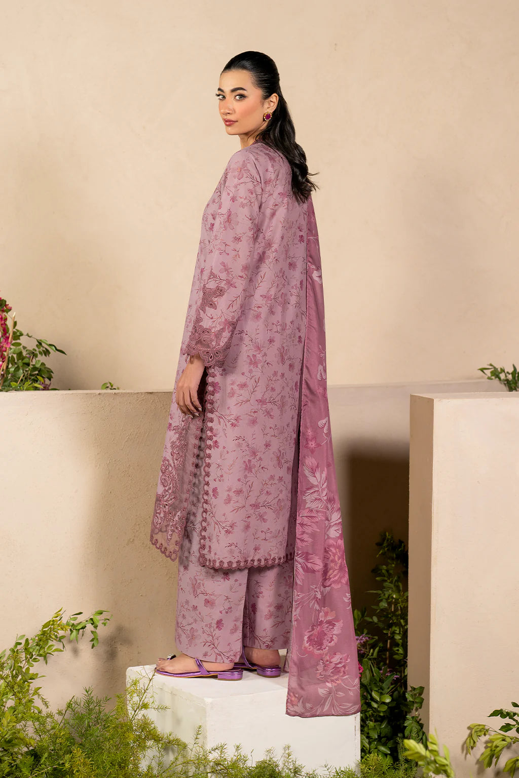 Iznik 3Pc Embroidered Lawn Suit EFL-04 gulbuy.com