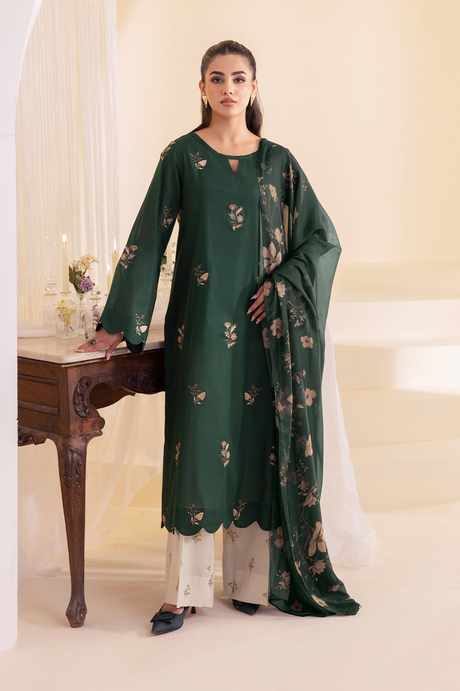 3 PIECE IZNIK EMBROIDERED LAWN SUIT (UE-256)