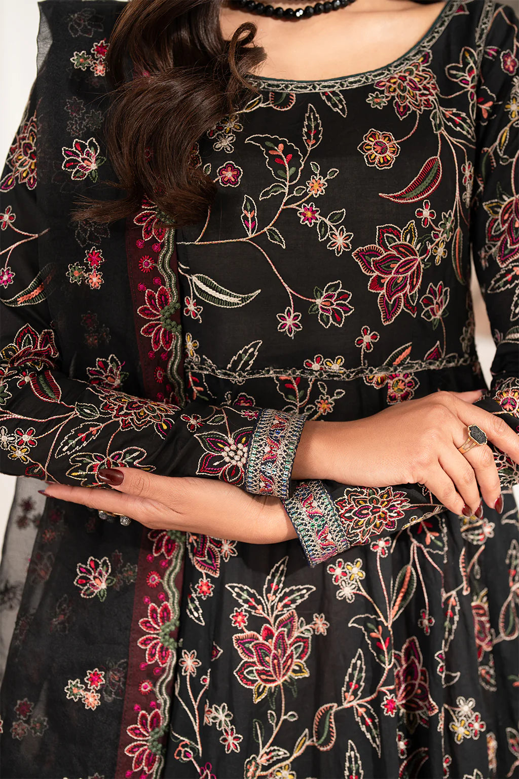 Iznik 3PC Embroidered Lawn Suit UE-204 gulbuy.com