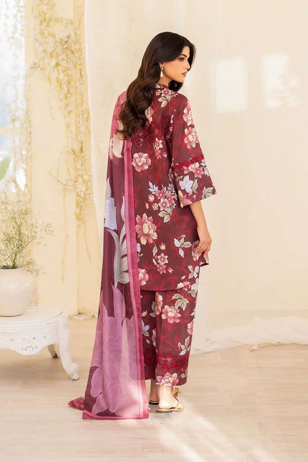 Iznik 3Pc Embroidered Lawn Suit UE-439 gulbuy.com