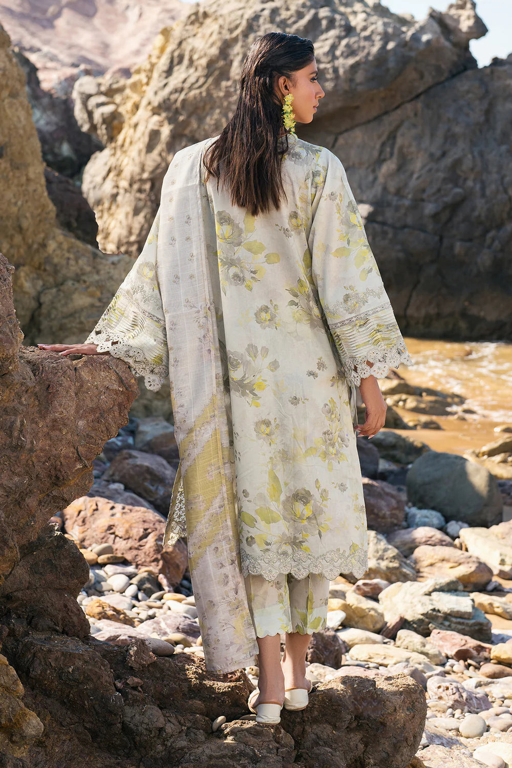 Baroque 3Pc Embroidered Lawn Suit UF-4119 gulbuy.com
