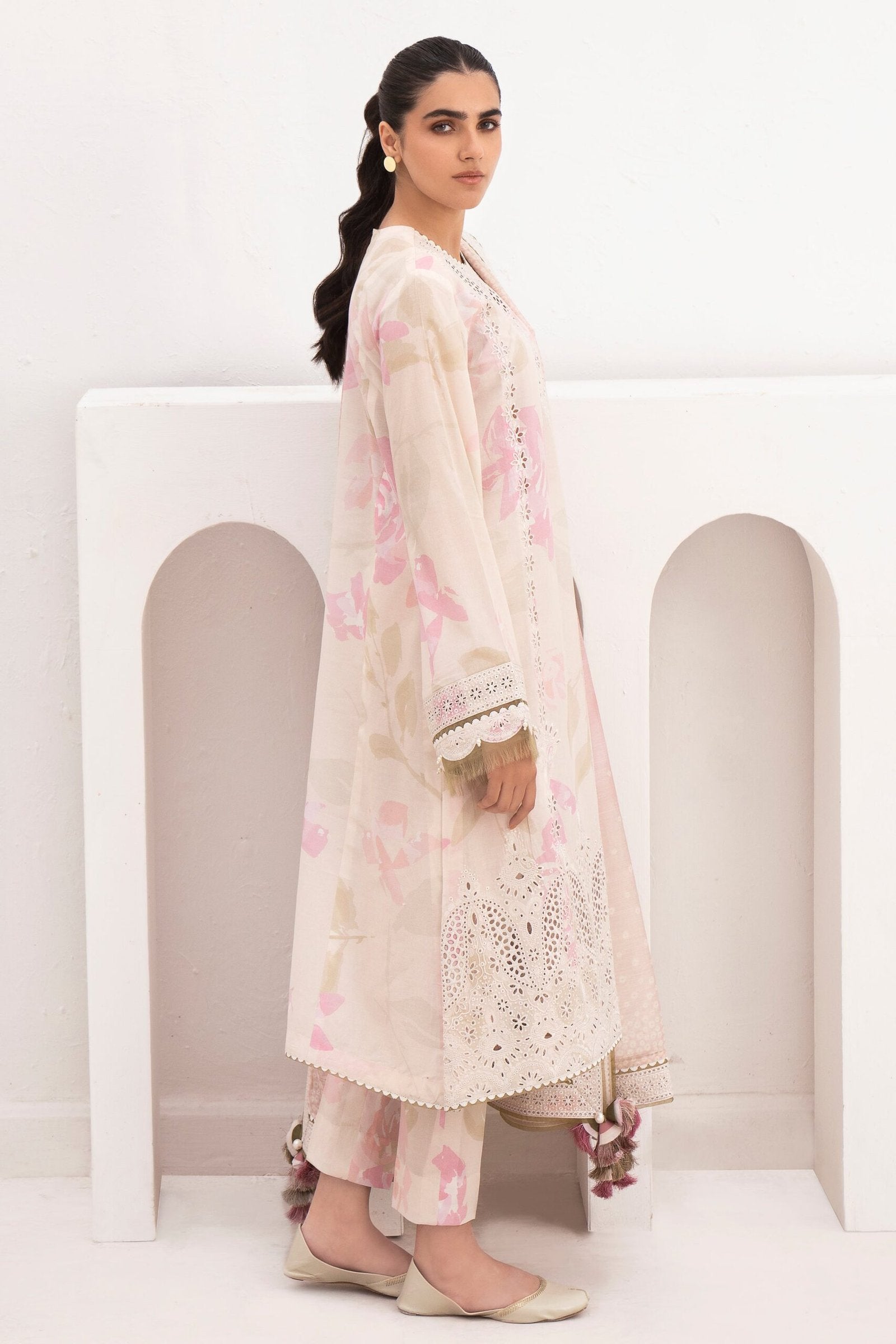 JAZMIN 3 PIECE EMBROIDERED LAWN SUIT (DELIA-D6) gulbuy.com