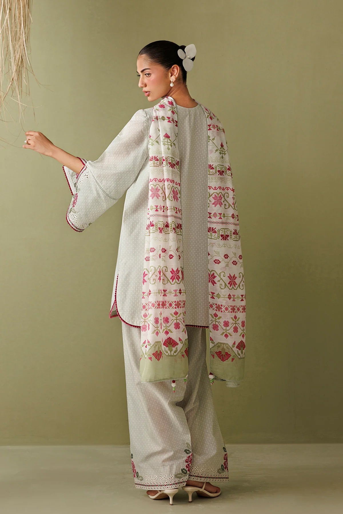 Jazmin 3Pc Embroidered Lawn Suit USE-9406