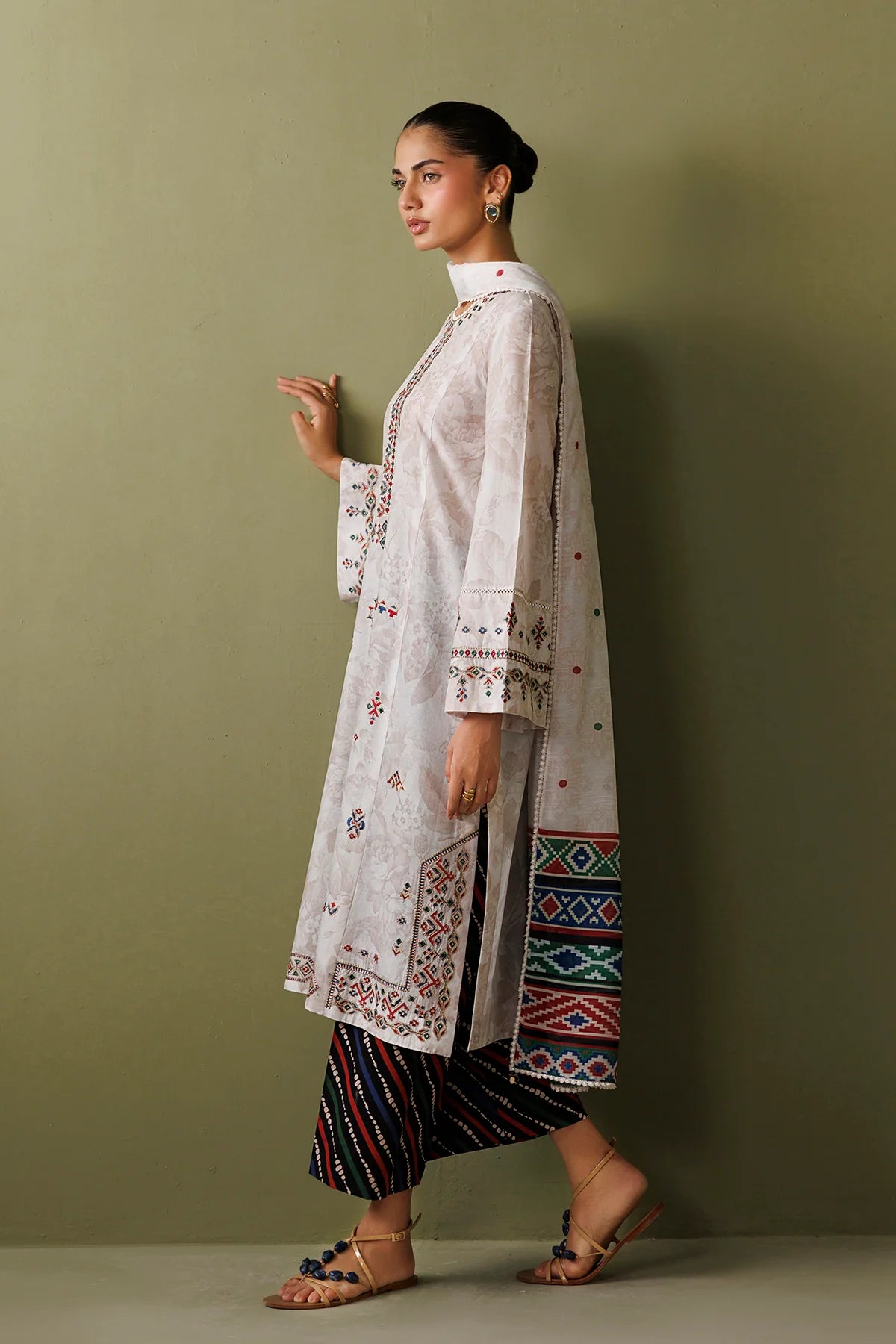 Jazmin 3Pc Embroidered Lawn Suit  USE-9373